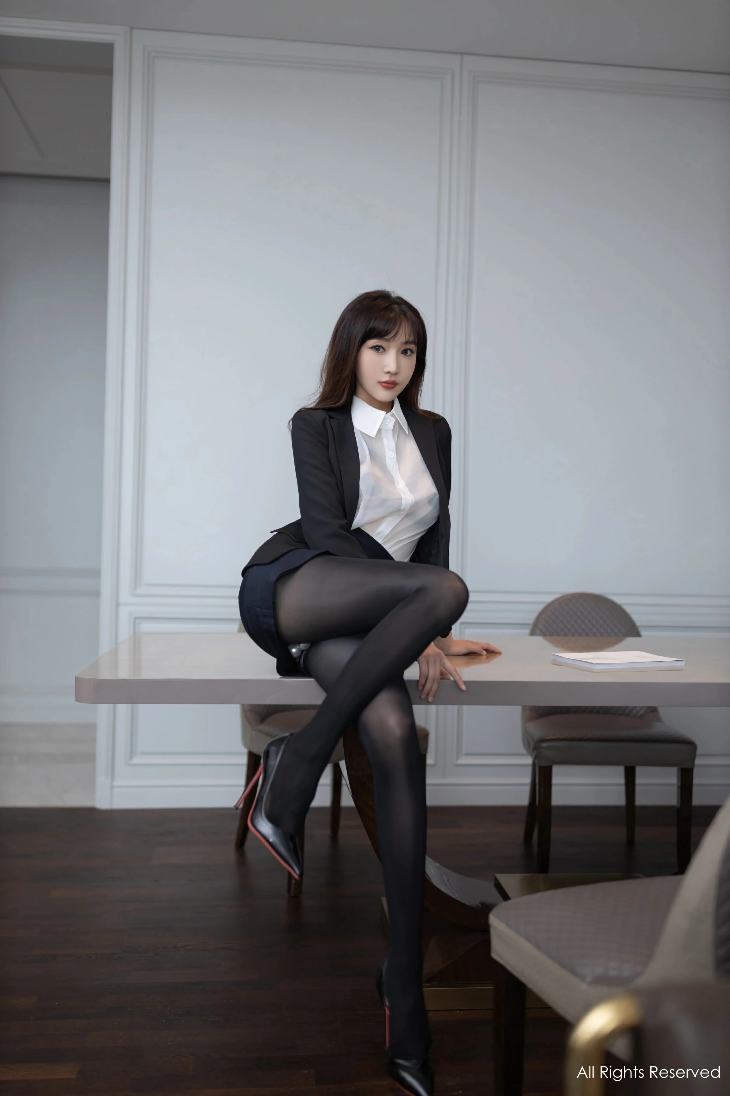  XiuRen 秀人 No.8988 陆萱萱 [80P]第2张