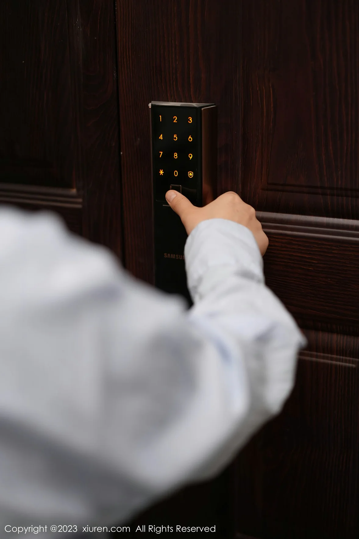  XiuRen 秀人 No.6922 laura阿姣 表弟来我家 [78P]第2张