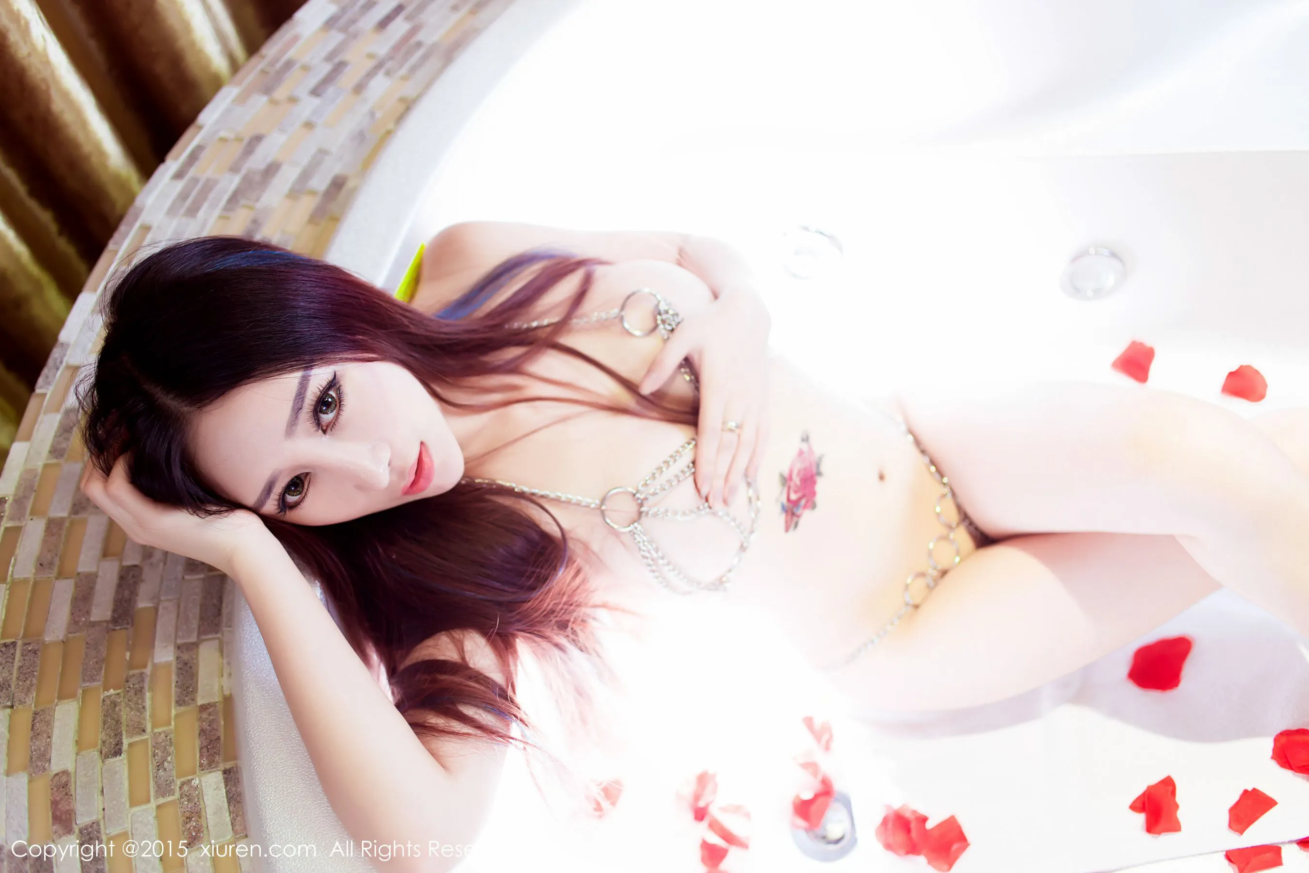 邹晶晶女王《室内性感睡衣+浴缸系列》 秀人网 No.411第16张