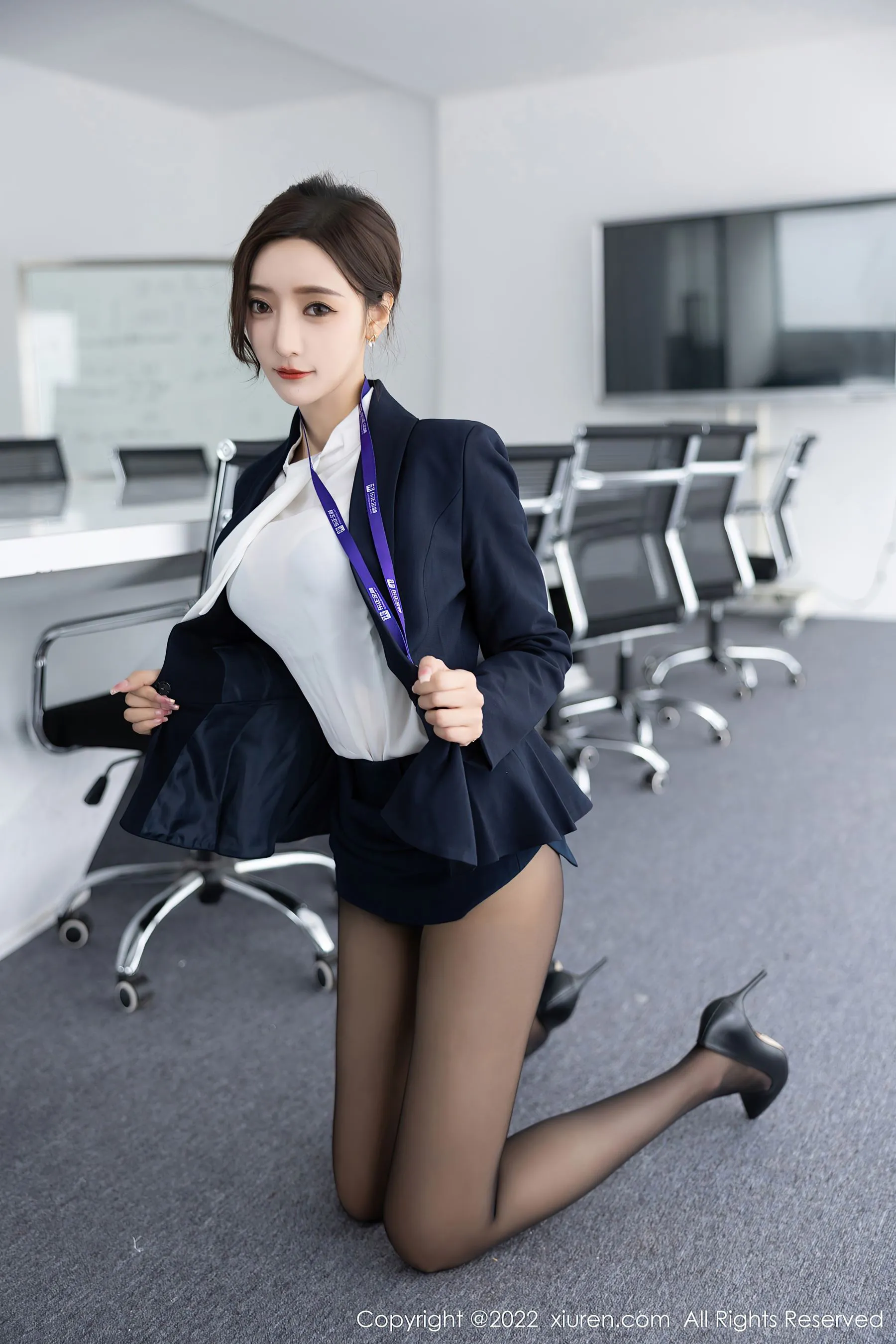  秀人网 No.5563 王馨瑶yanni 黑丝美腿第22张