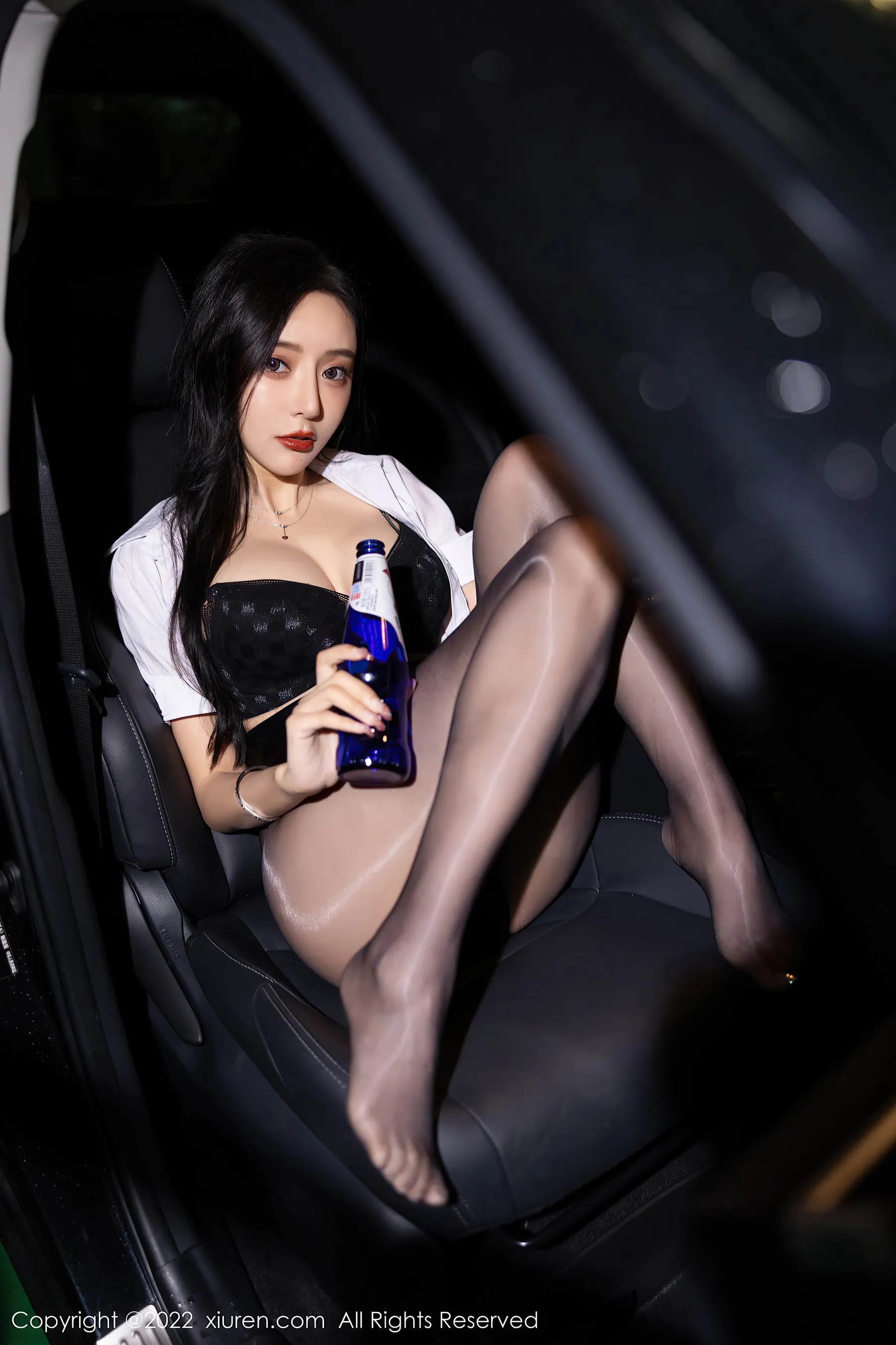  秀人网 No.4879 王馨瑶yanni 黑丝美腿短裙私拍第9张