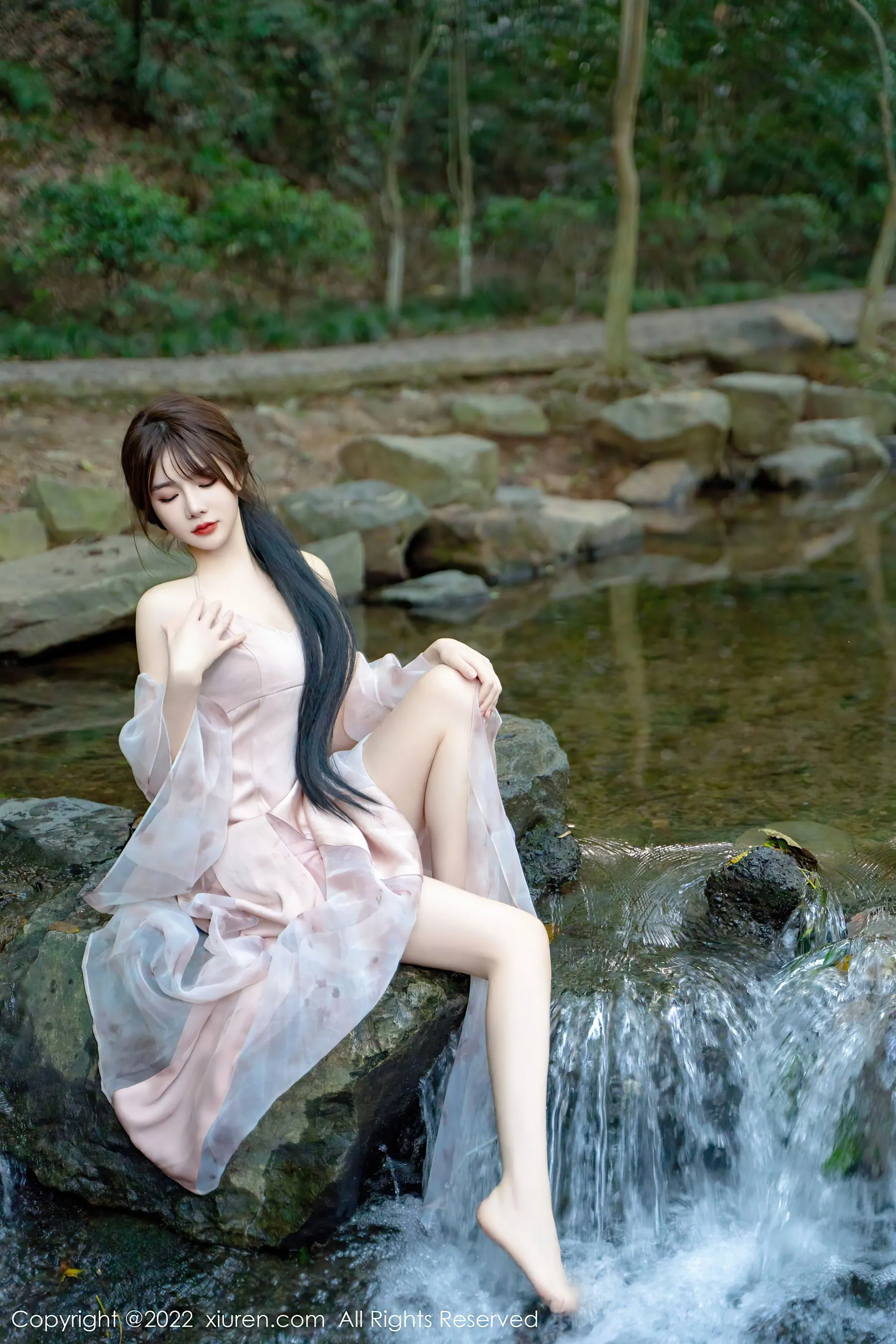  秀人网 No.5690 婠婠么 美腿长裙第24张