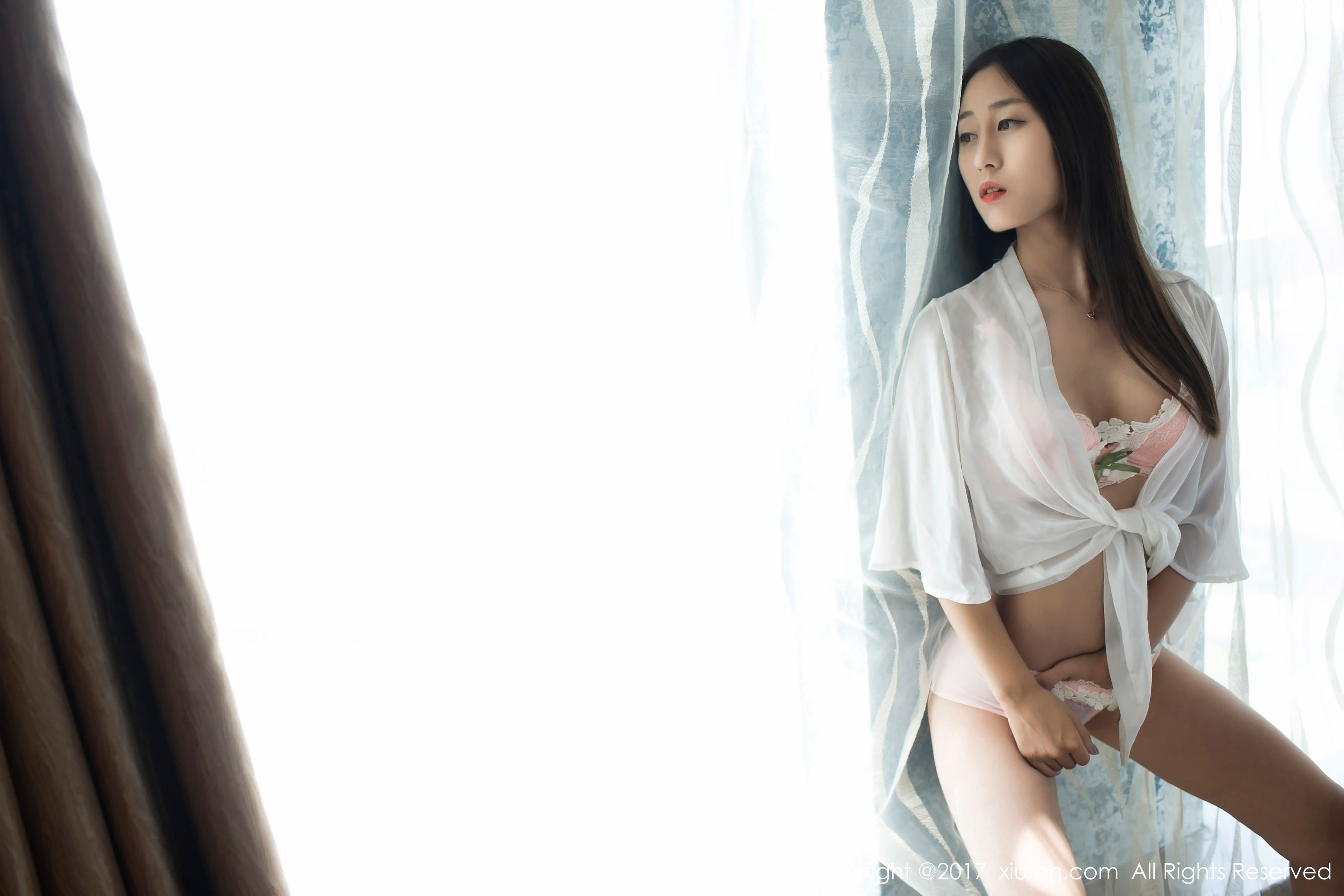 雨涵Iris《学生制服+花瓣内衣》 秀人网XIUREN No.802第10张