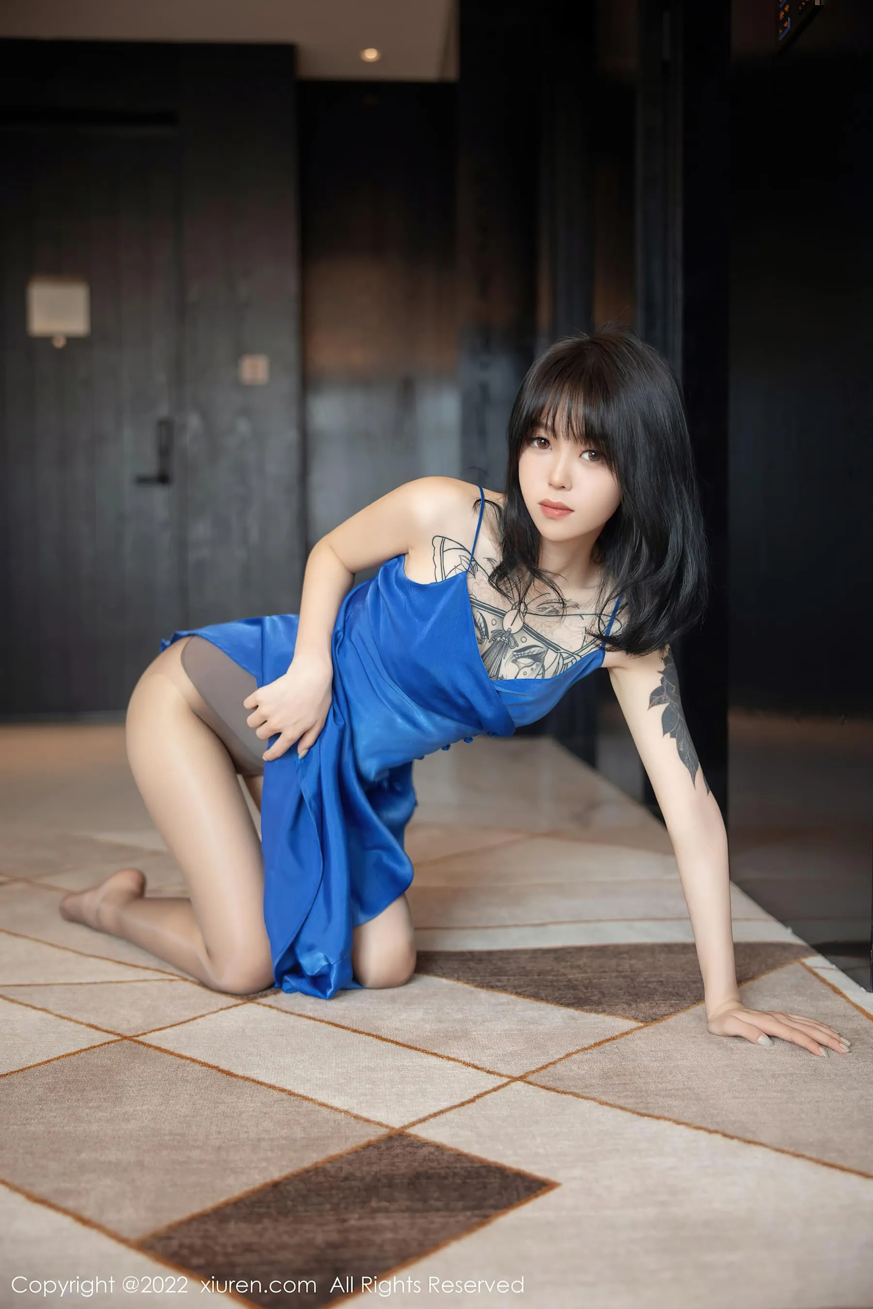  秀人网 No.5165 奶瓶. 吊带裙美腿