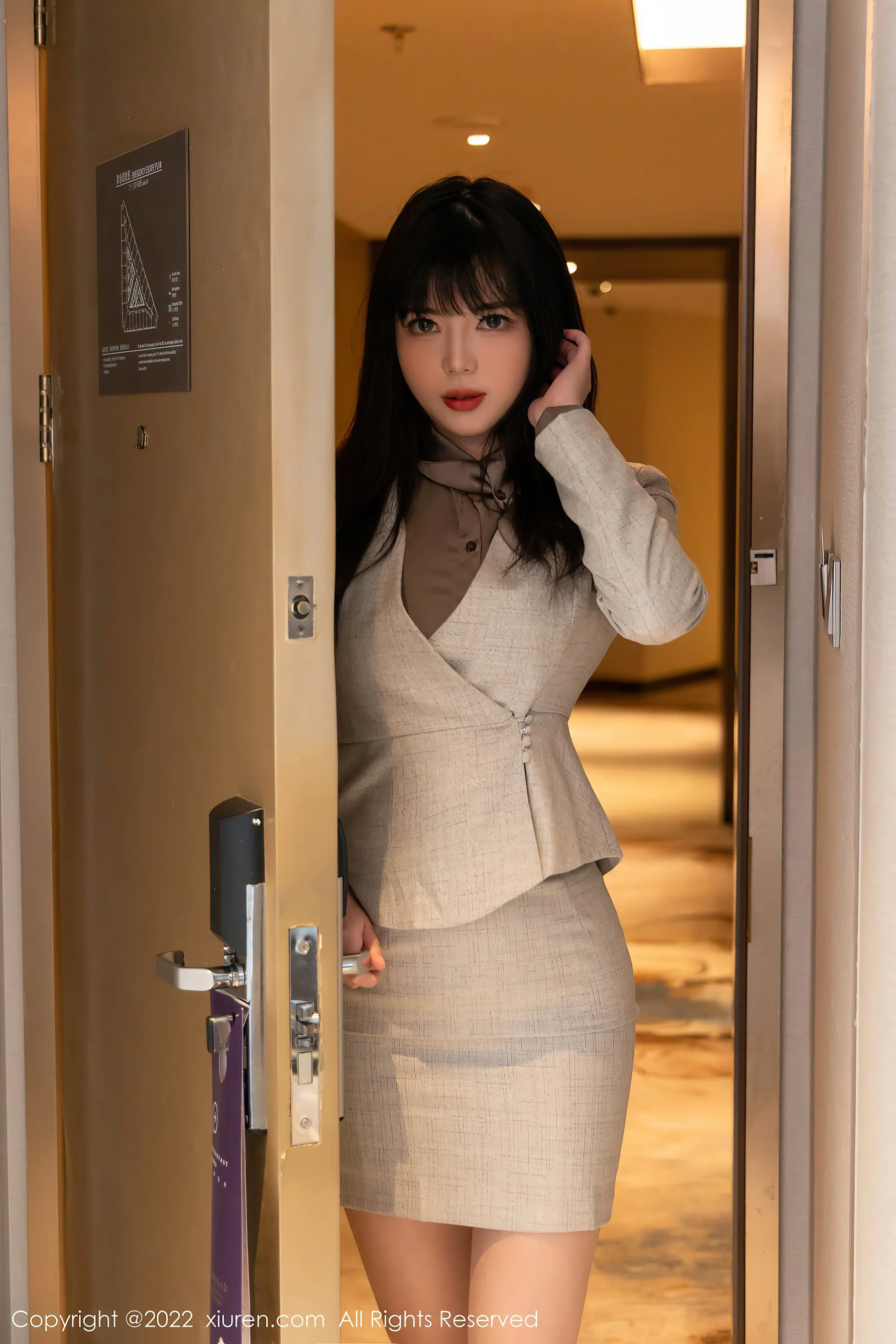  秀人网 No.4689 Arude薇薇 丝袜美腿短裙写真