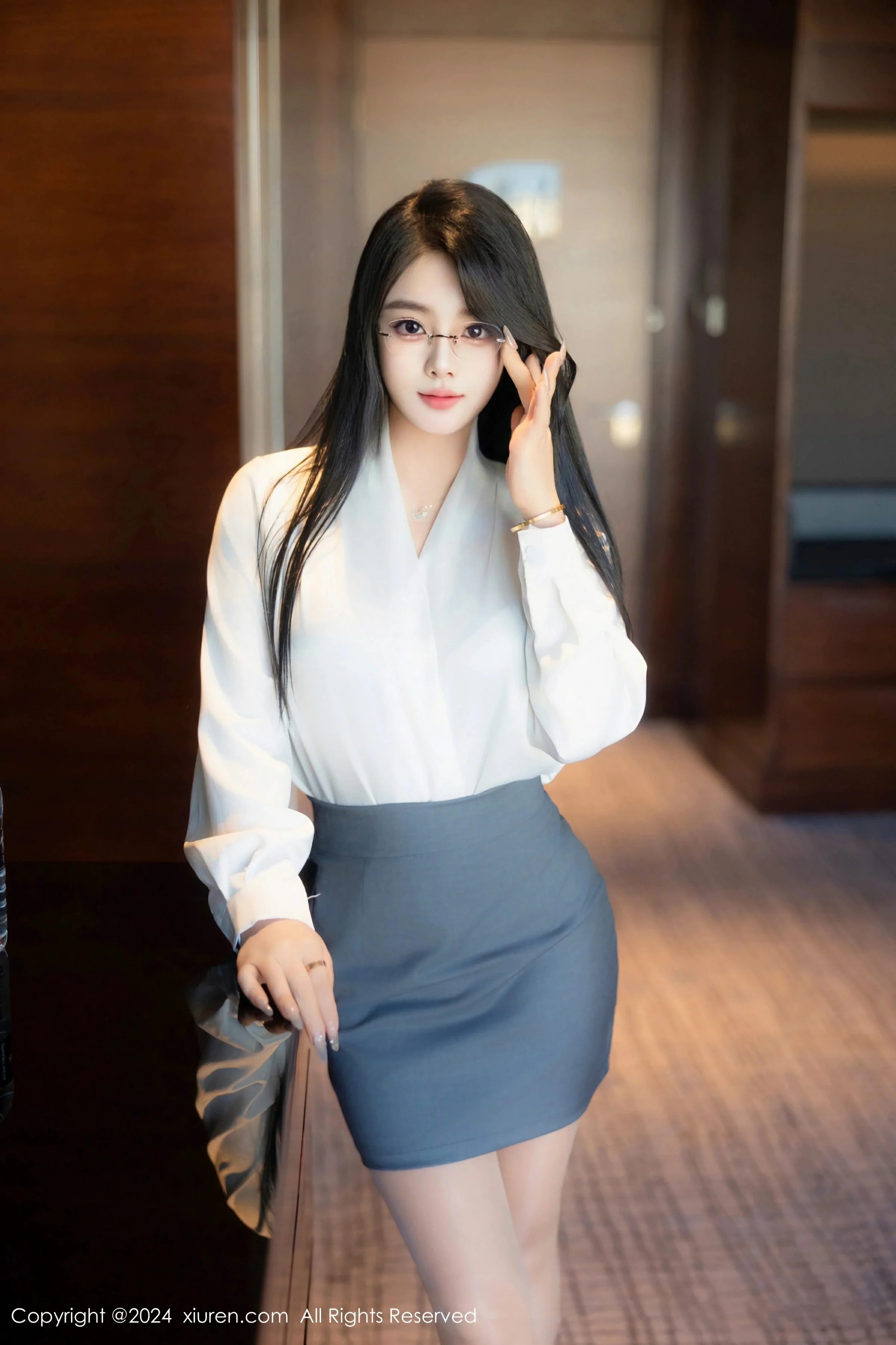  XiuRen 秀人 No.8989 麦田 新人模特 [83P]第1张