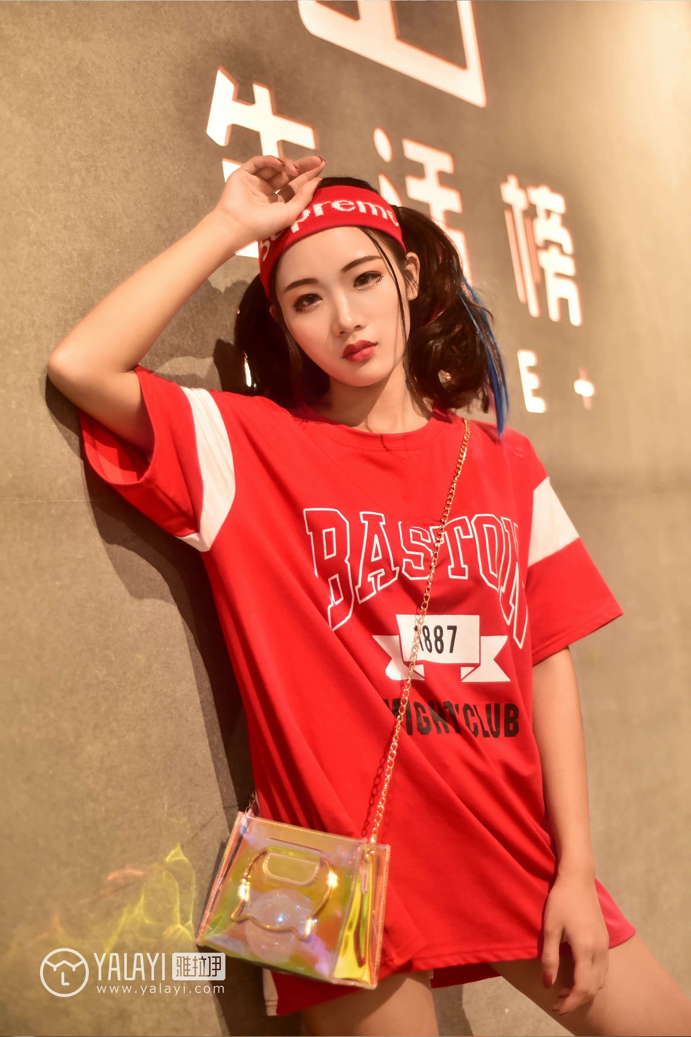 [YALAYI雅拉伊]NO.031 周末时光 兔洱 红色短袖加牛仔热裤性感私房写真集第2张