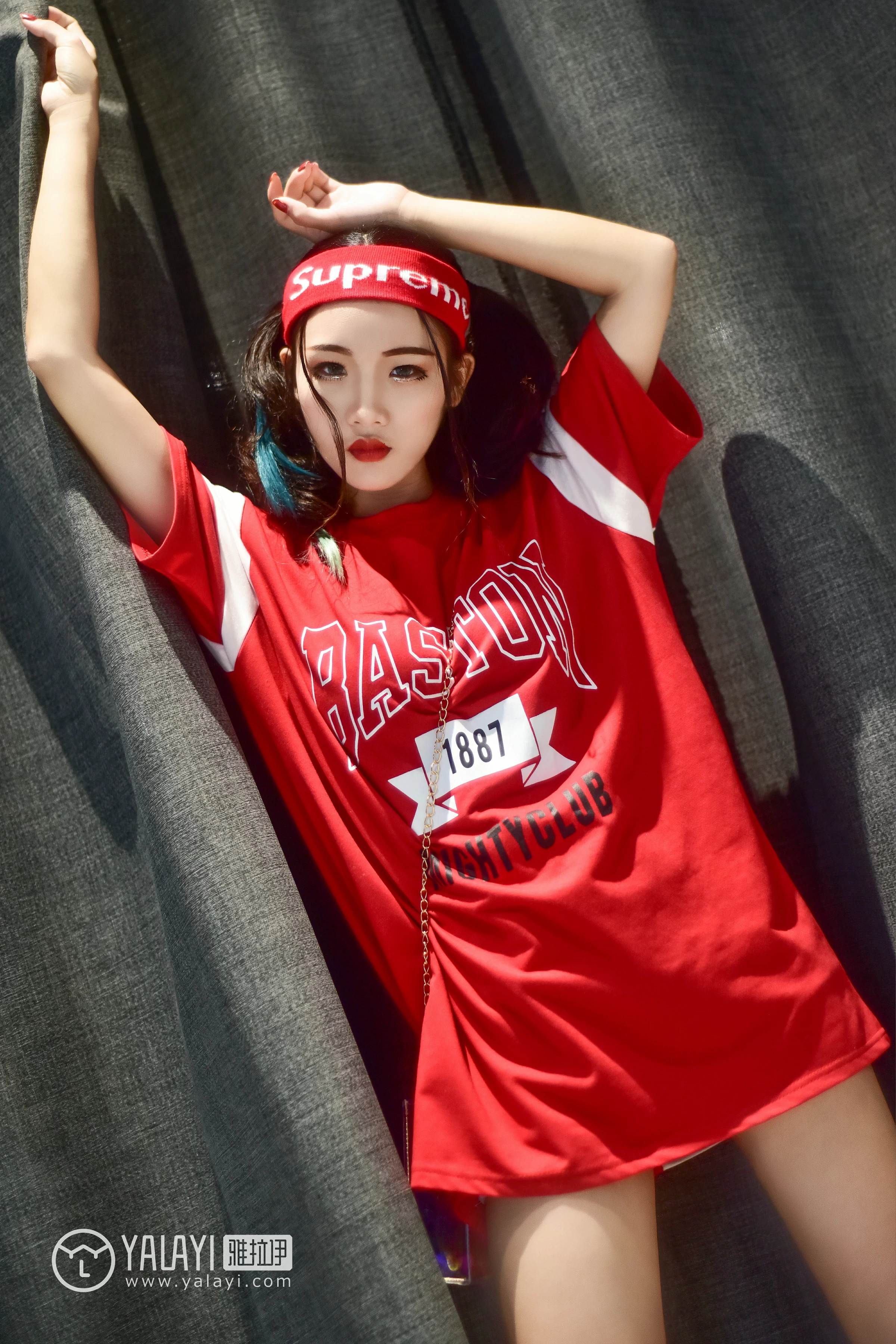 [YALAYI雅拉伊]NO.031 周末时光 兔洱 红色短袖加牛仔热裤性感私房写真集第4张