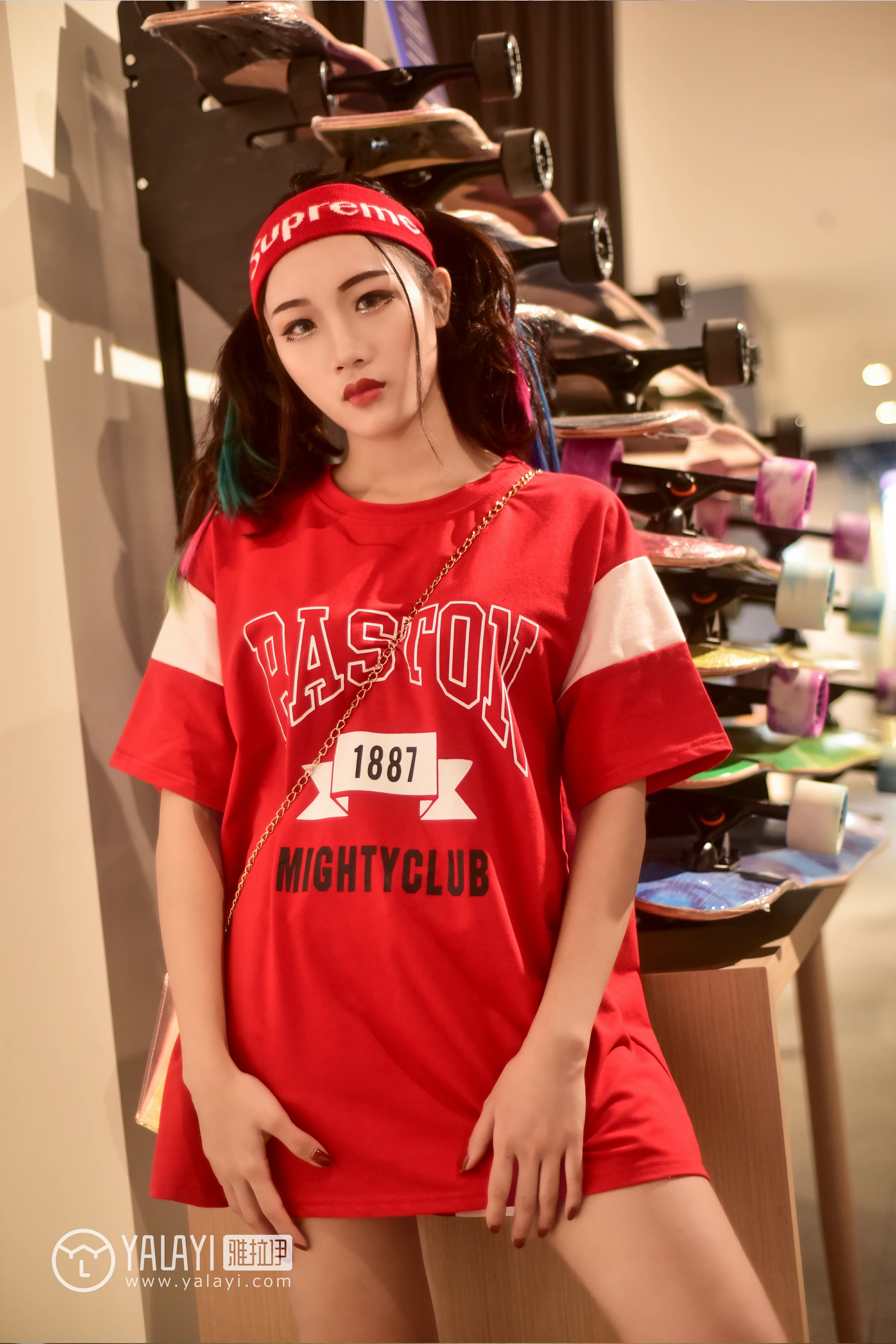 [YALAYI雅拉伊]NO.031 周末时光 兔洱 红色短袖加牛仔热裤性感私房写真集第5张