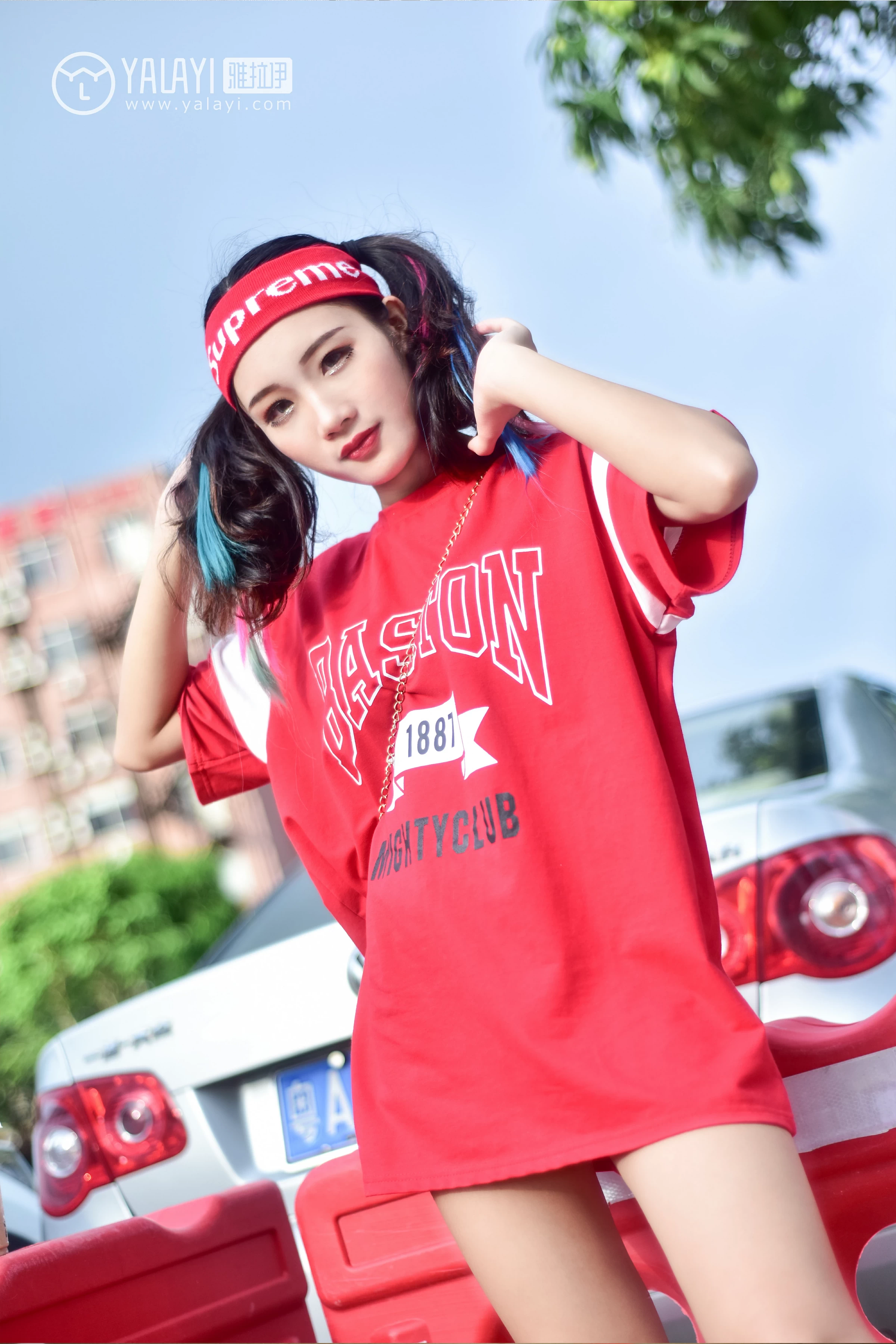 [YALAYI雅拉伊]NO.031 周末时光 兔洱 红色短袖加牛仔热裤性感私房写真集第8张
