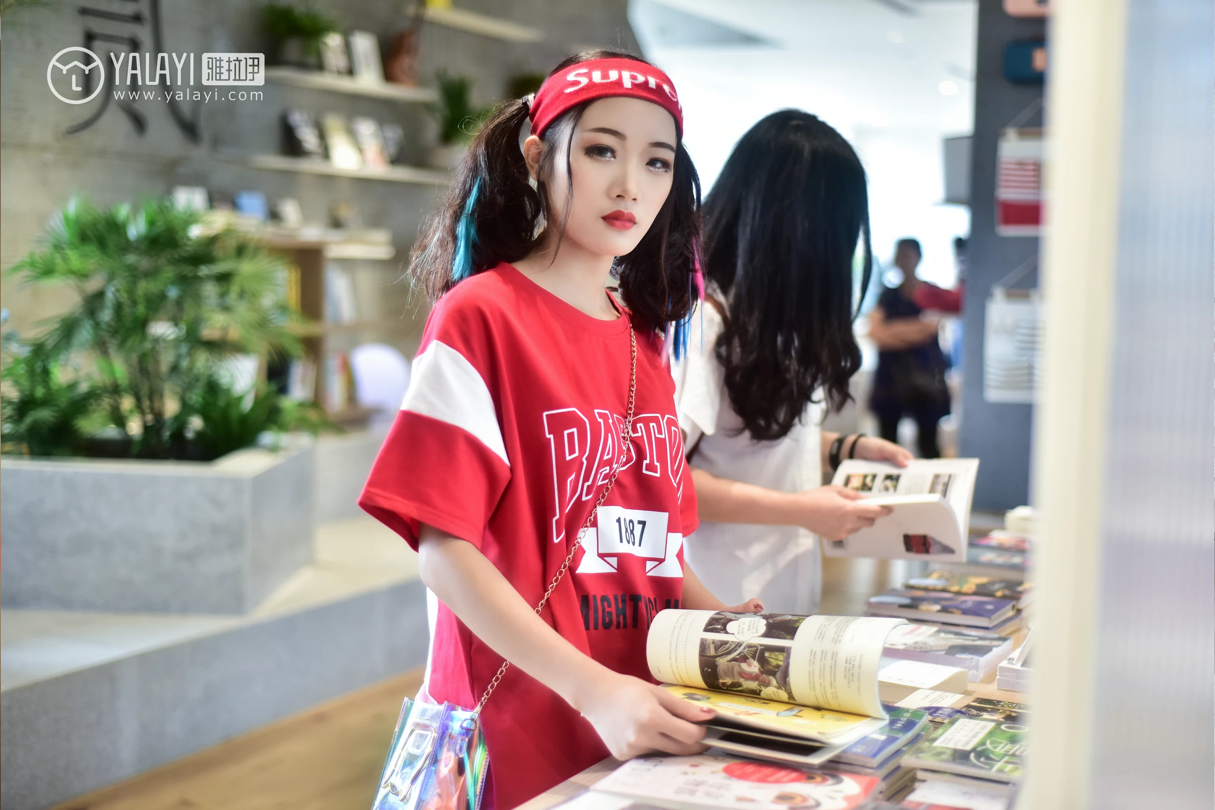 [YALAYI雅拉伊]NO.031 周末时光 兔洱 红色短袖加牛仔热裤性感私房写真集第9张