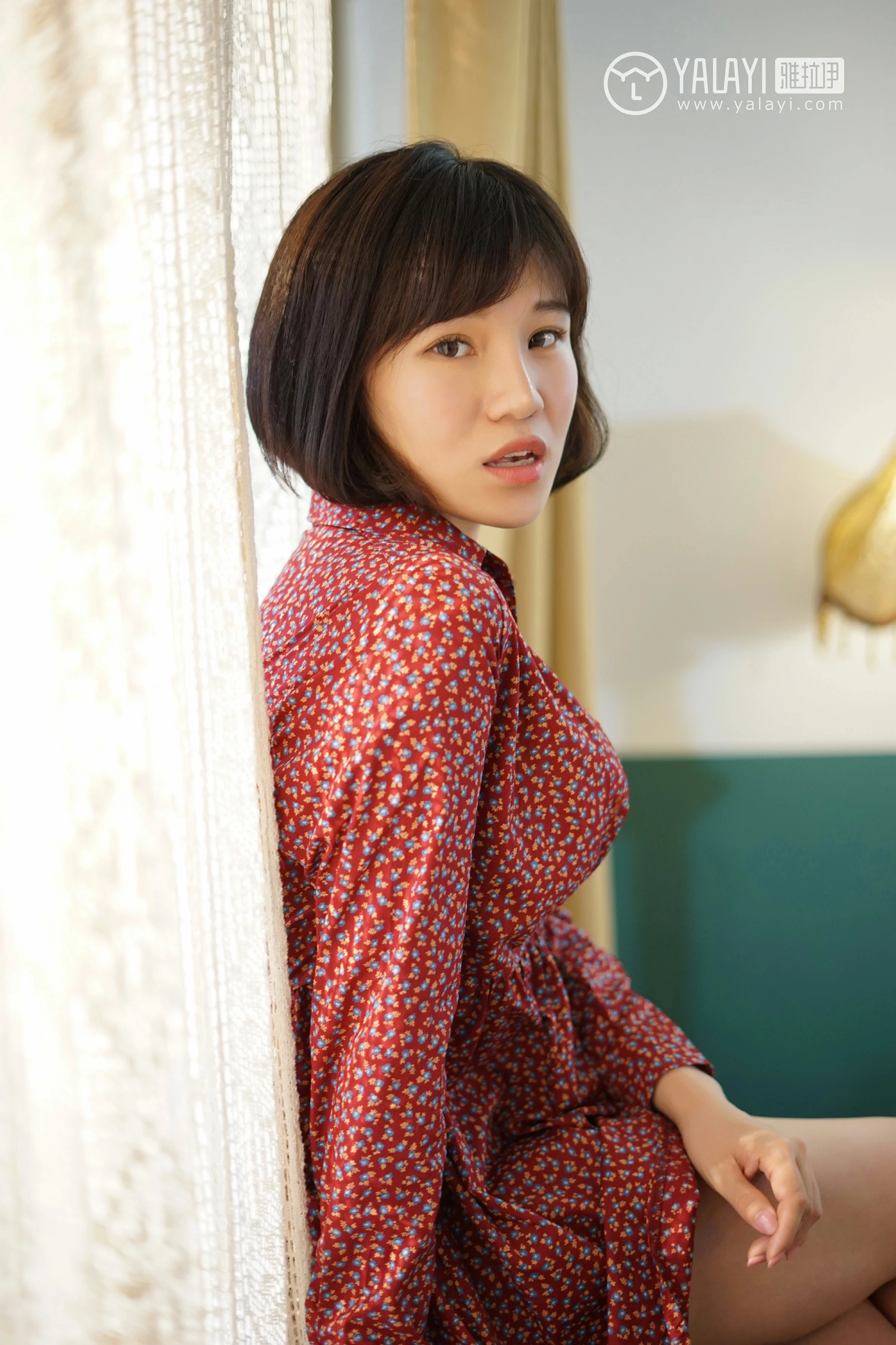 [YALAYI雅拉伊]NO.033 堕落天使 多香子 红色衬衫加吊带睡衣性感私房写真集第3张