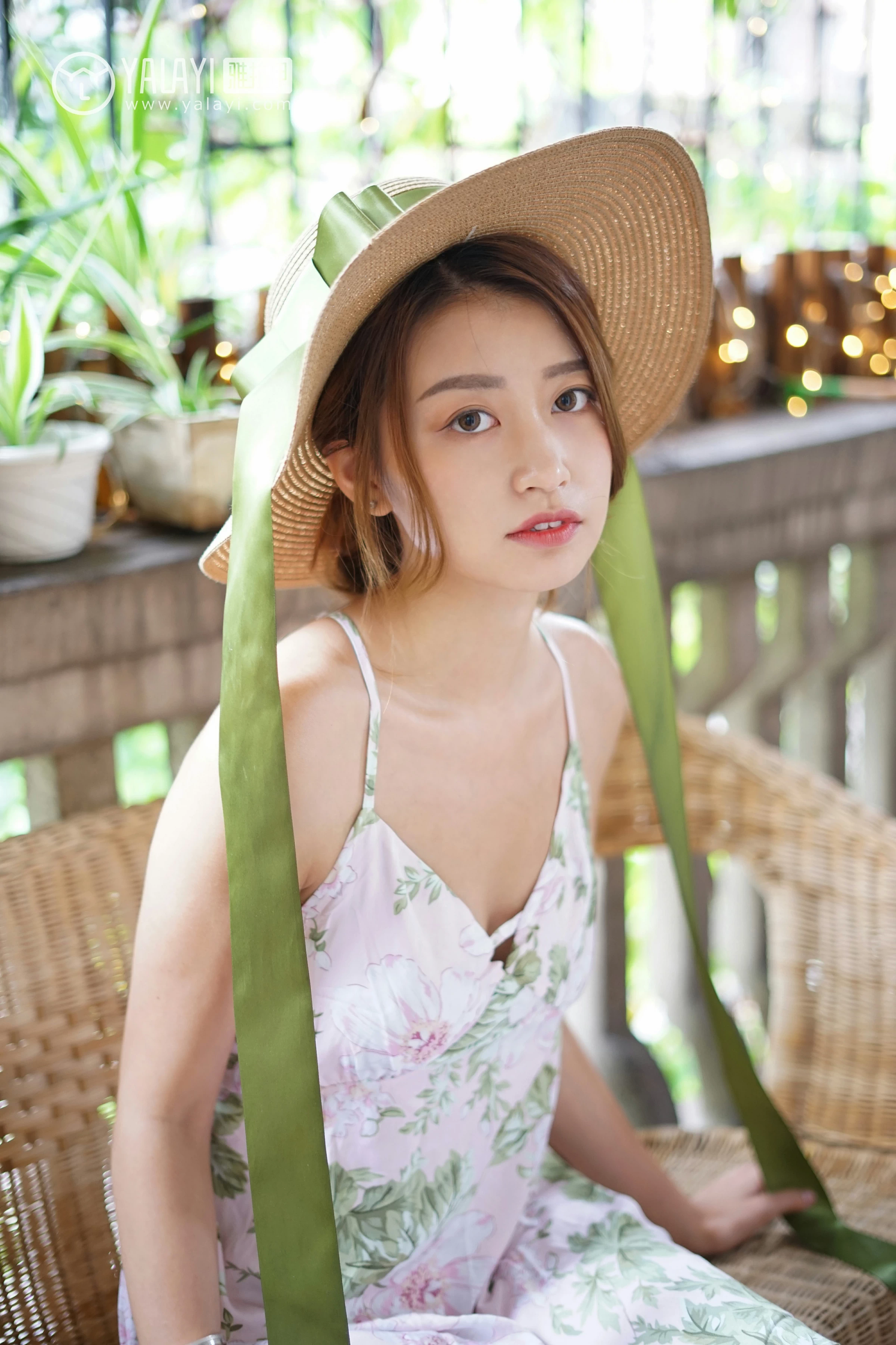 [YALAYI雅拉伊]NO.035 下雨天你在思念谁 饰媛 红色睡衣加粉色吊带连衣裙性感私房写真集第8张