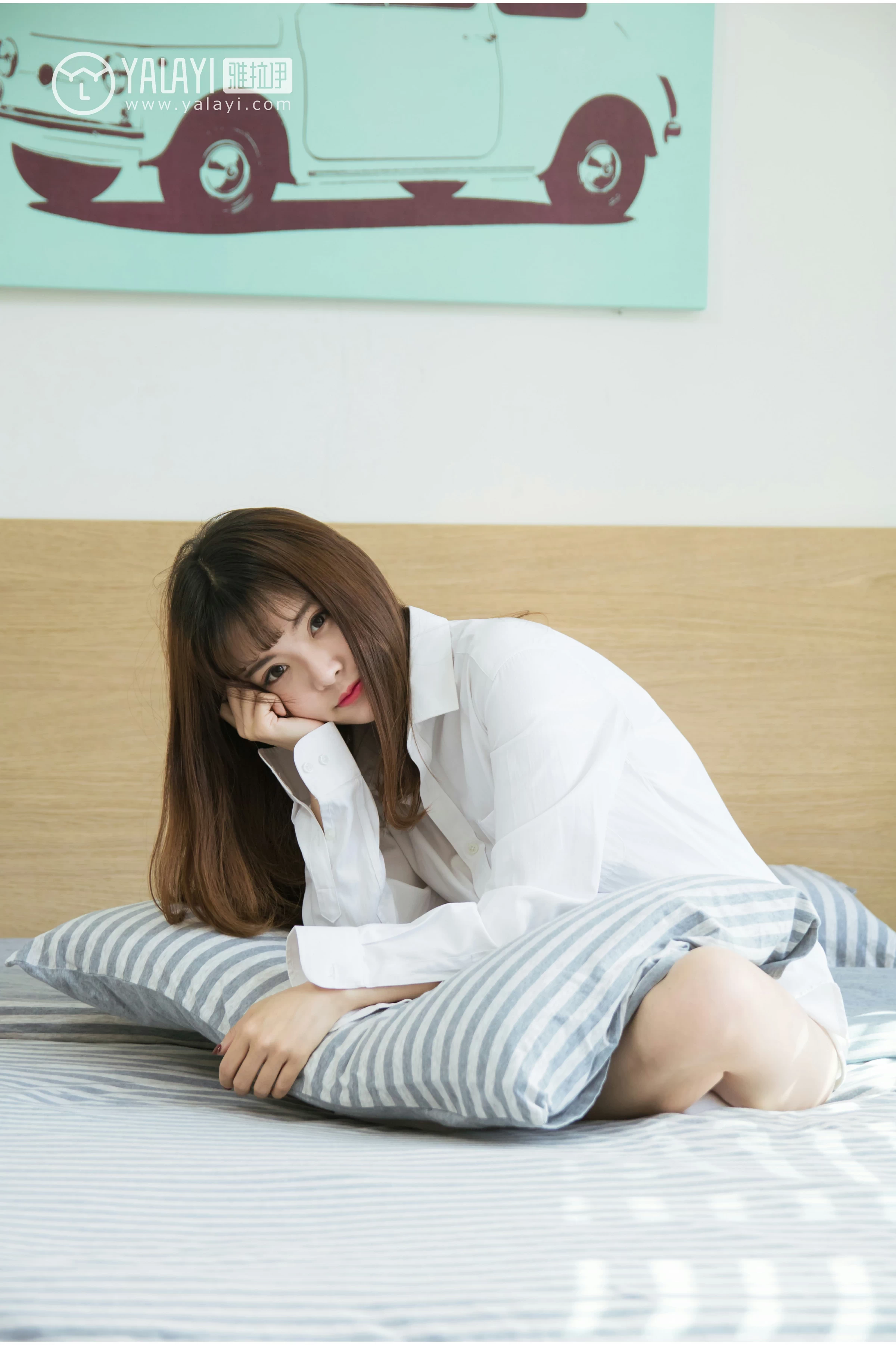 [YALAYI雅拉伊]NO.036 小美好 阳阳 白色衬衫与短袖加白色短裤性感私房写真集第2张