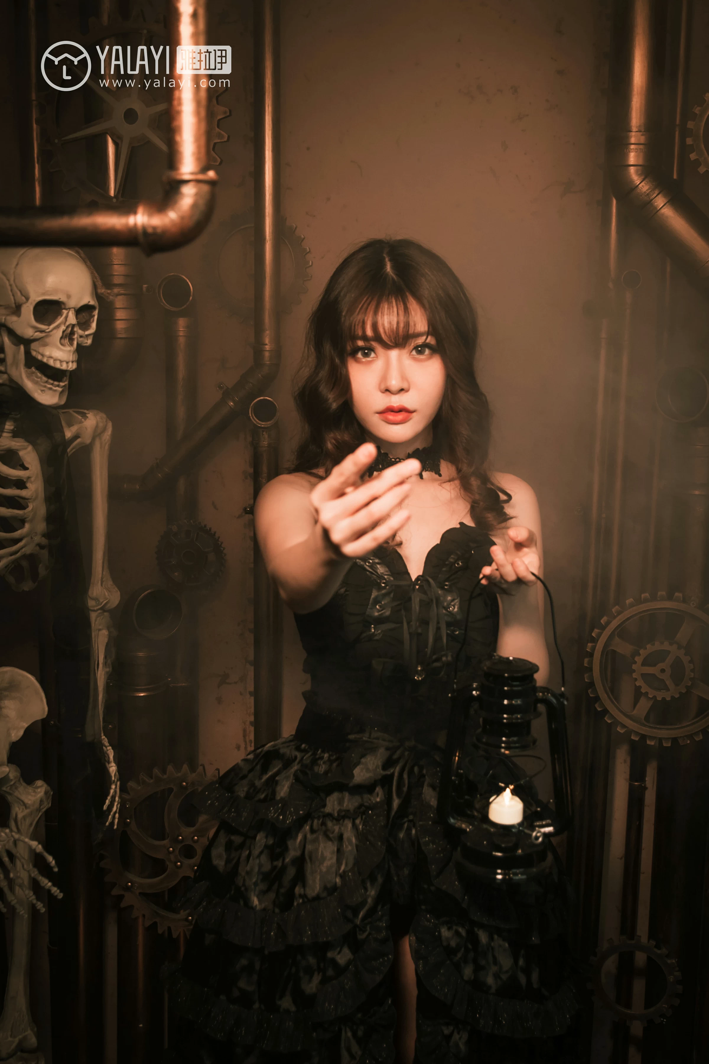 [YALAYI雅拉伊]NO.046 洛丽塔 阳阳 黑色抹胸塑身连衣裙性感私房写真集第10张