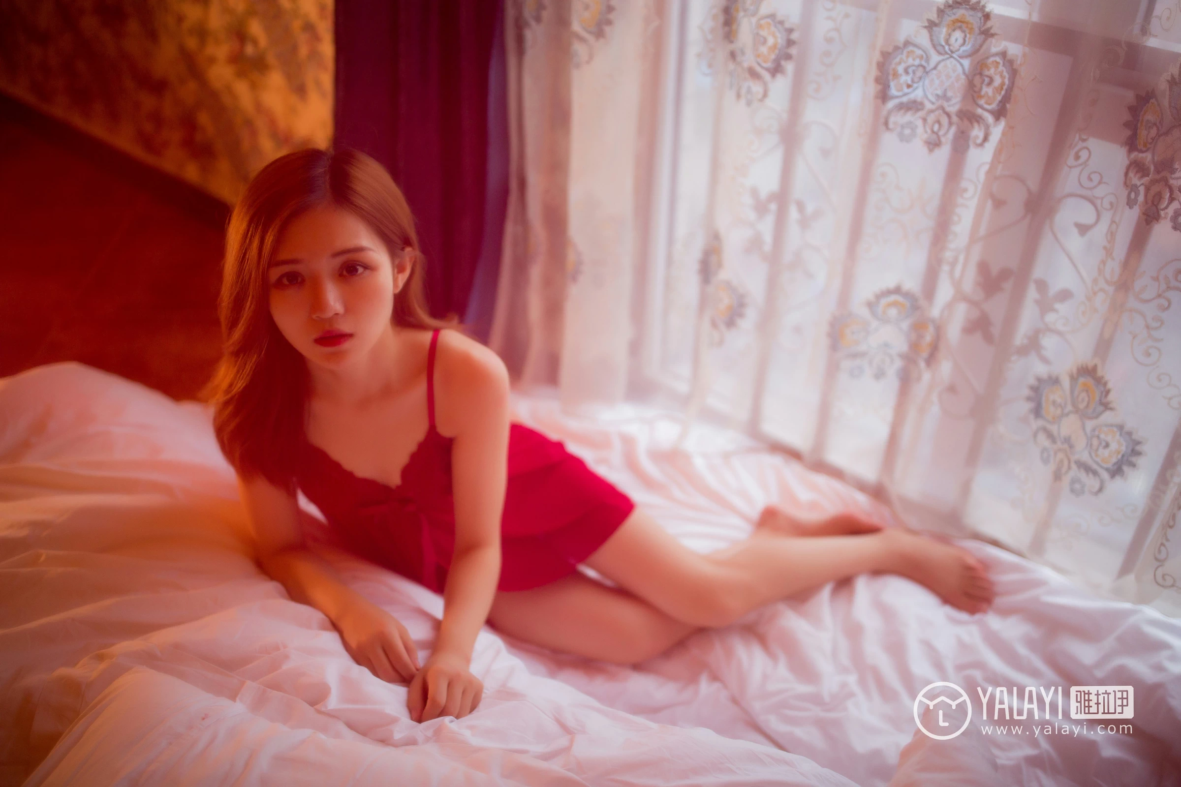 [YALAYI雅拉伊]NO.044 遗落红紗 赵欣怡 红色吊带蕾丝睡衣裙性感私房写真集第13张