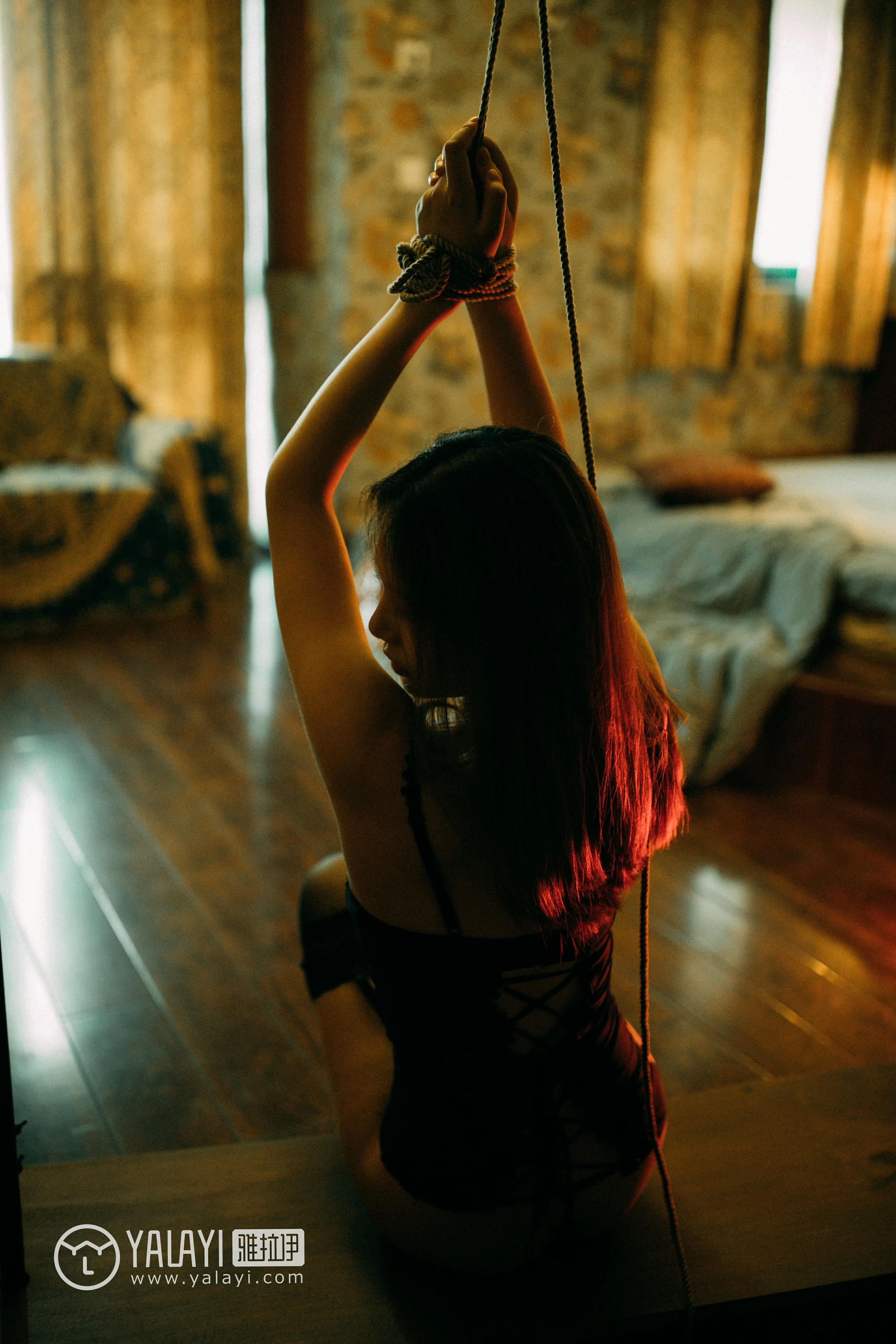 [YALAYI雅拉伊]NO.052 被遗忘的房间 李颖惠惠 黑色塑身内衣加黑色丝袜美腿性感私房写真集第11张