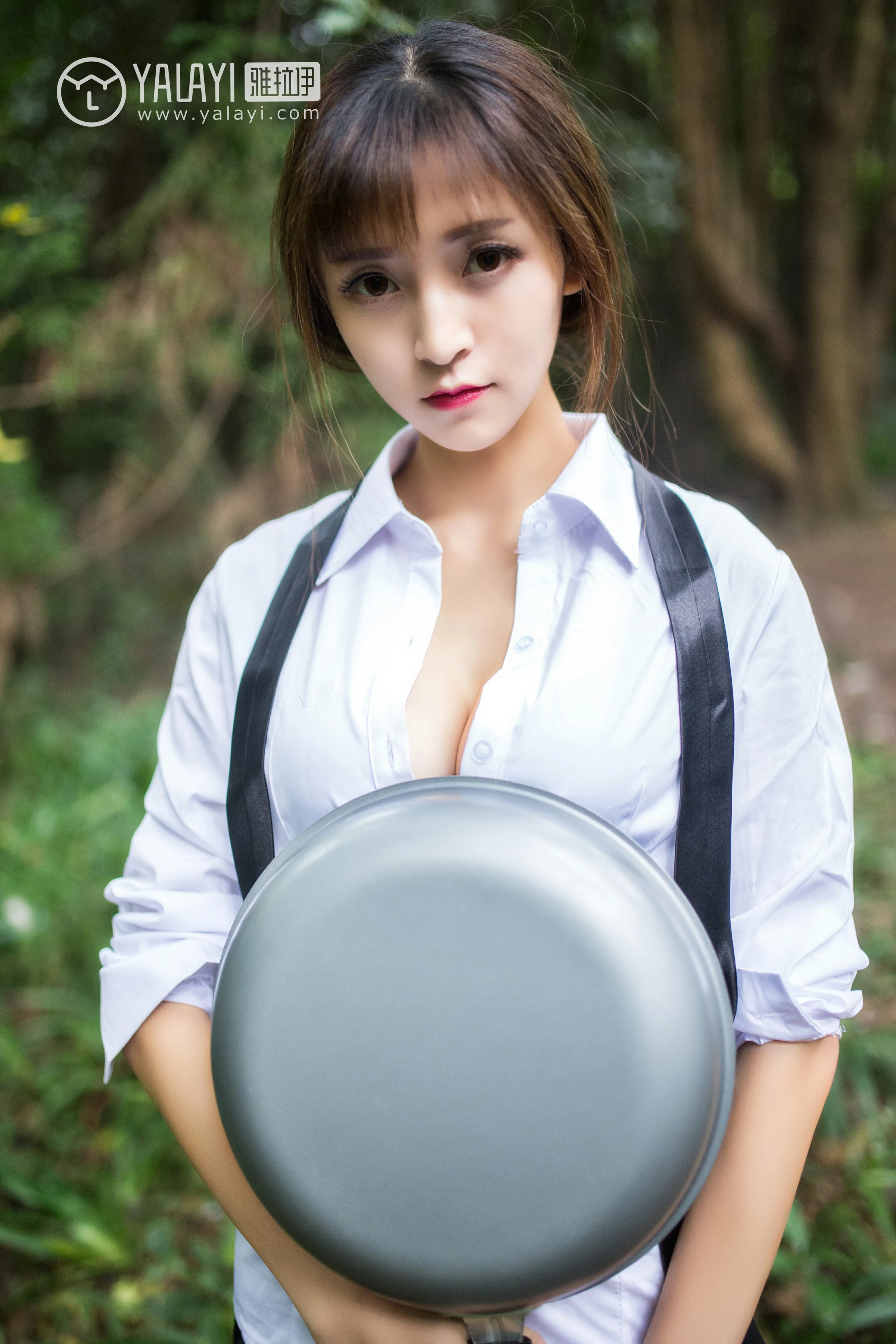 [YALAYI雅拉伊]NO.054 吃鸡少女 蘑菇 黑色内衣与黑色短裙加黑色丝袜美腿性感私房写真集第10张