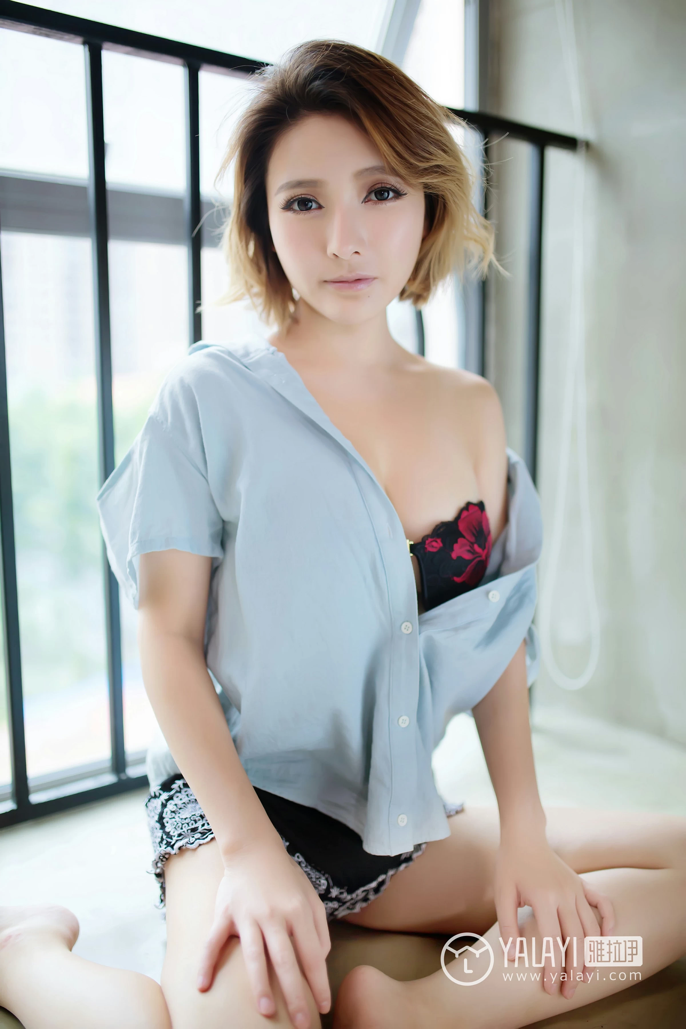 [YALAYI雅拉伊]NO.056 光明的幻象 悠悠酱 短袖衬衫与黑色内衣加蕾丝短裤性感私房写真集第6张