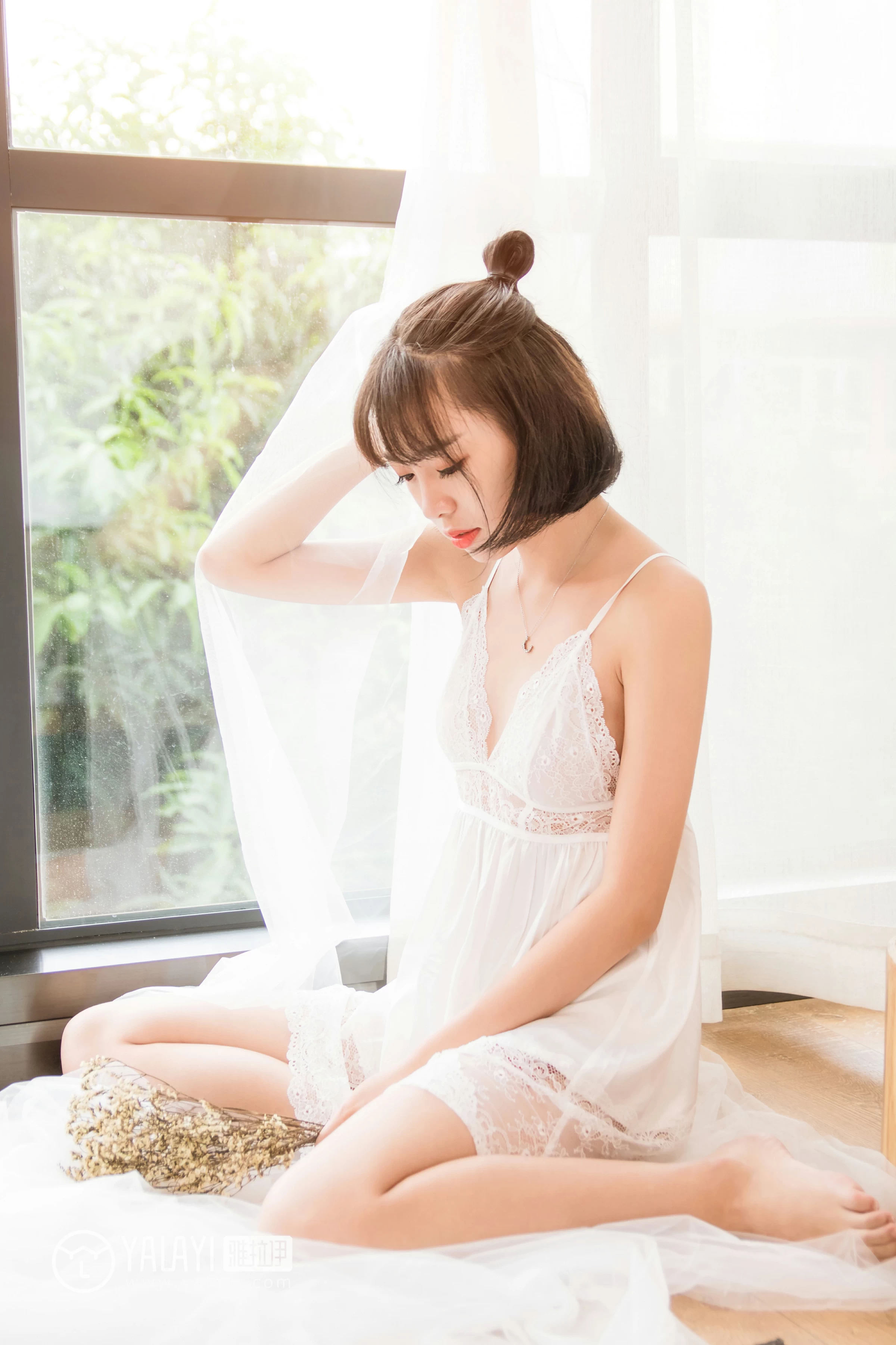 [YALAYI雅拉伊]NO.063 早晨 小杨 白色透视蕾丝连衣裙性感私房写真集第1张