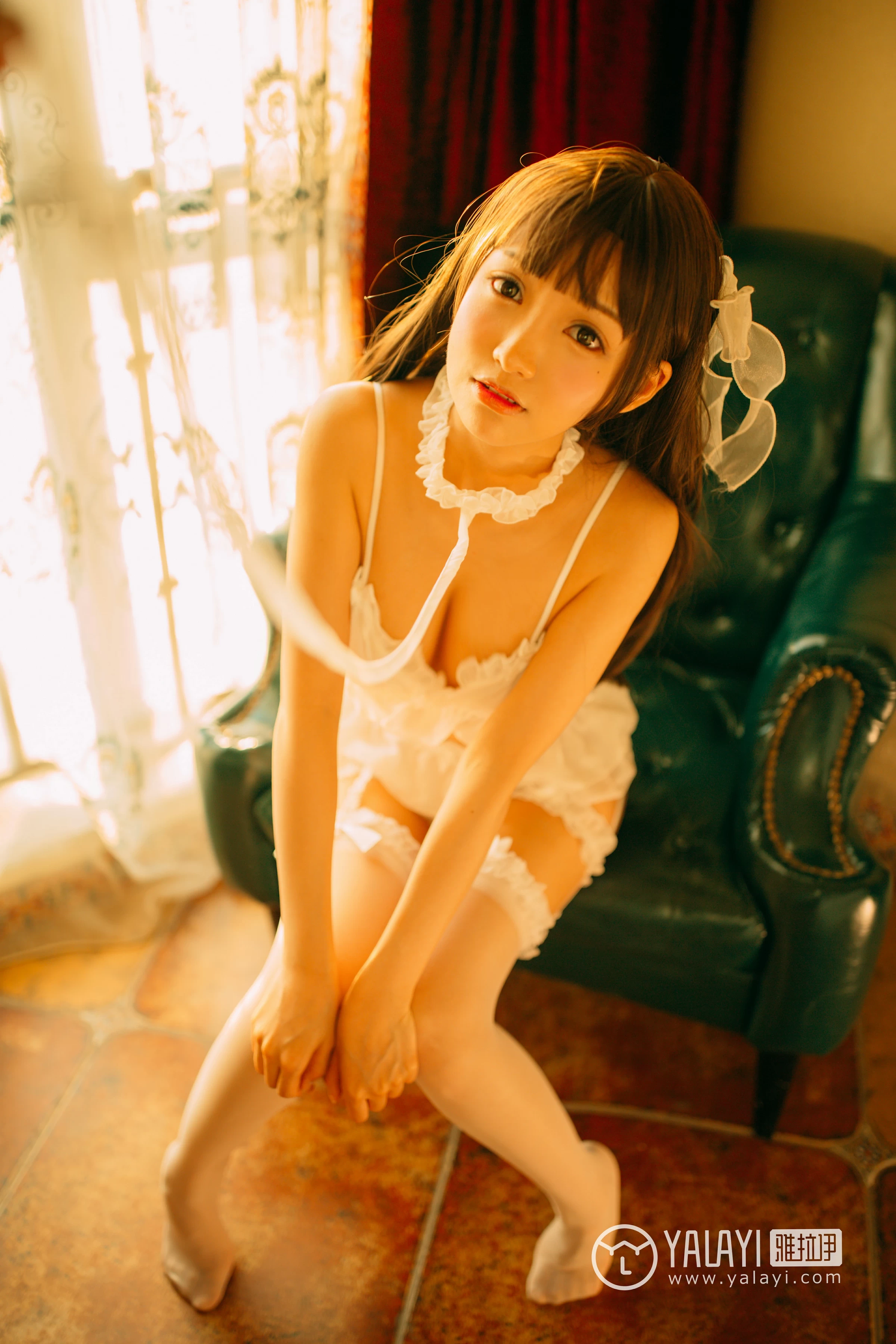 [YALAYI雅拉伊]NO.072 梦里梦外 水花儿 白色情趣内衣与短裙加白色丝袜美腿性感私房写真集第13张