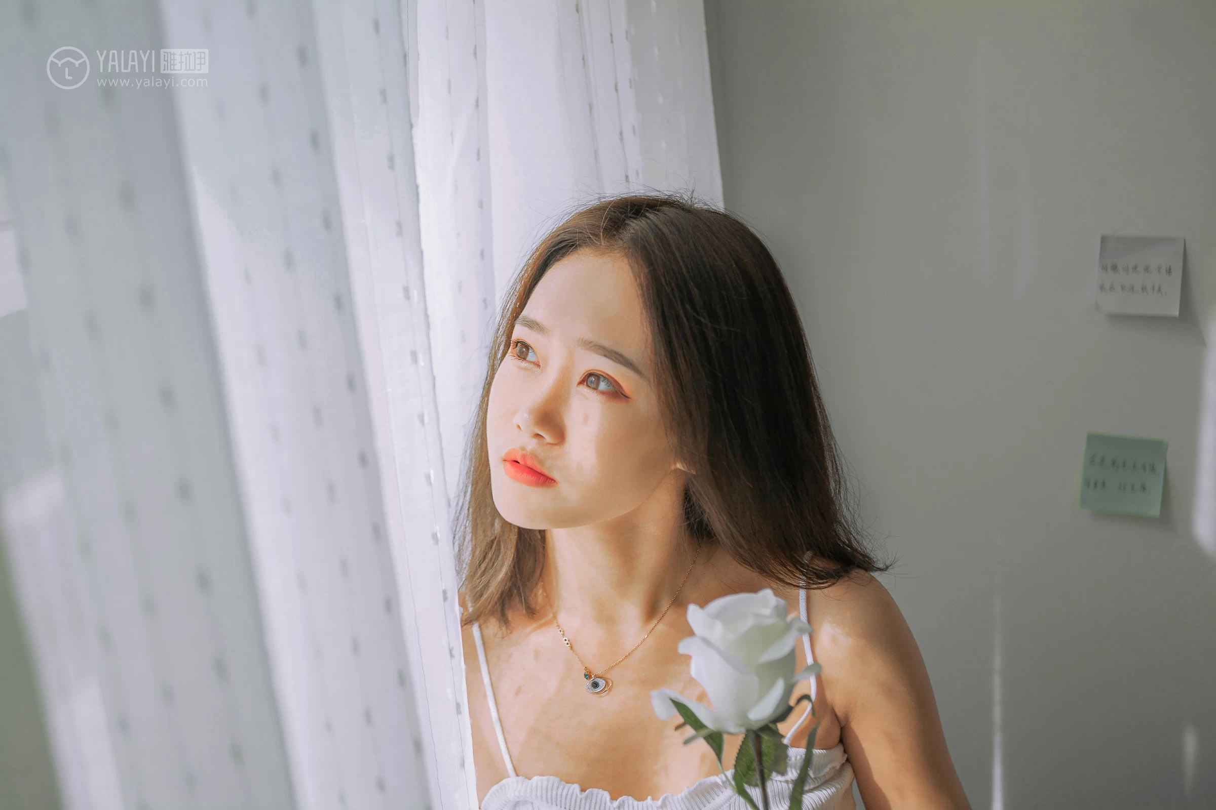 [YALAYI雅拉伊]NO.091 欲之与魚 李晗 白色性感小背心加牛仔短裤私房写真集第9张