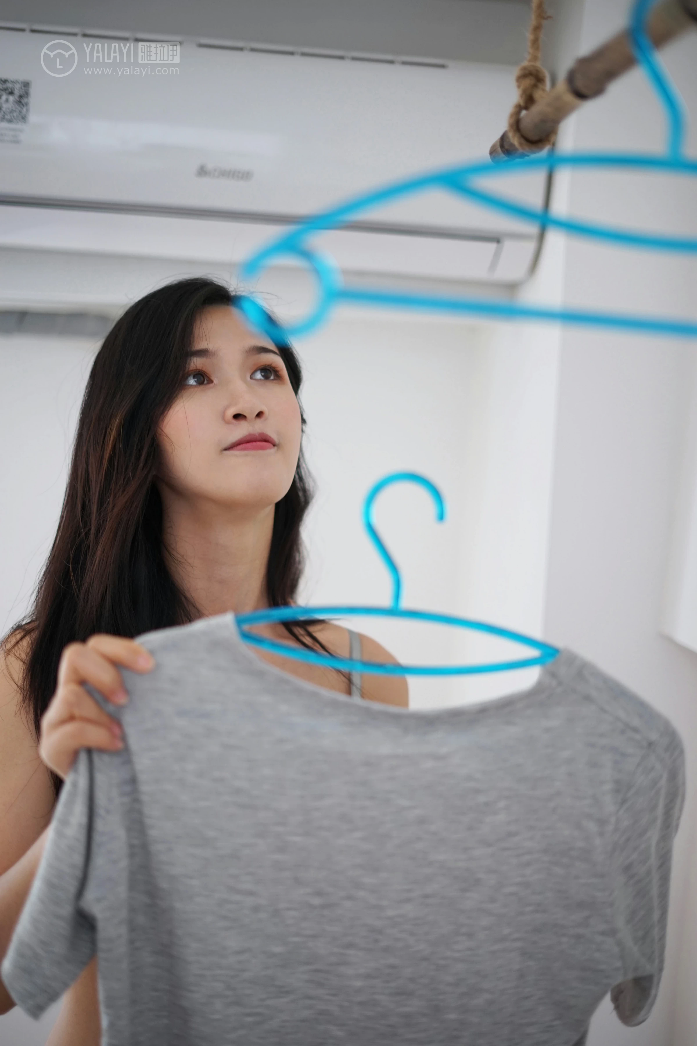 [YALAYI雅拉伊]NO.096 灰色渐白 塔塔 灰色短袖加灰色内衣性感私房写真集第5张