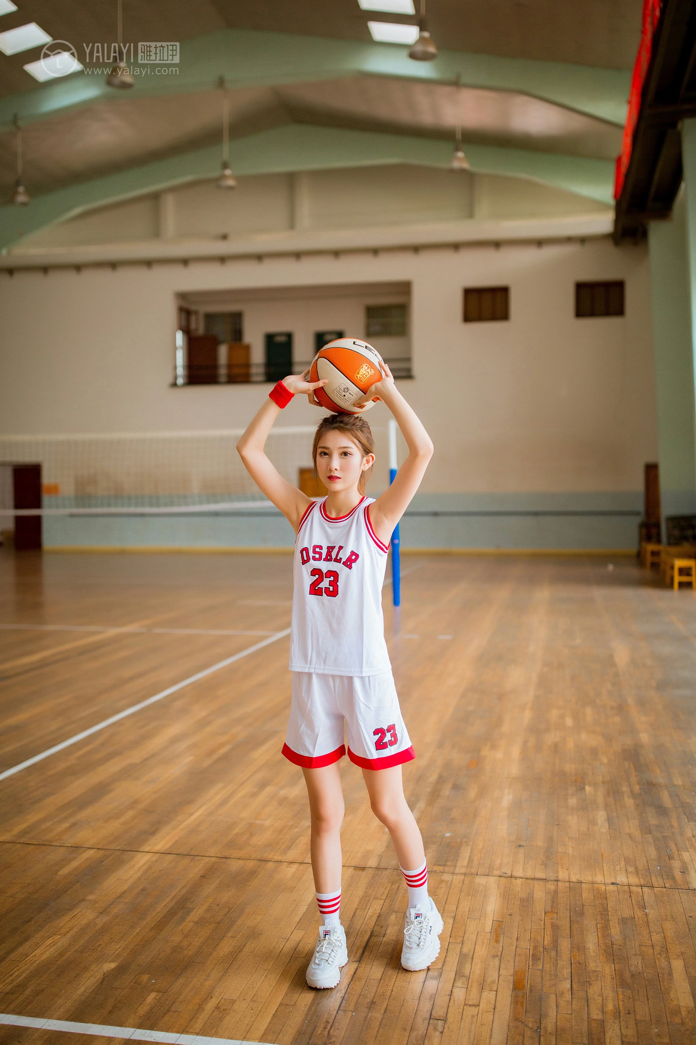 [YALAYI雅拉伊]NO.097 体育日 丸糯糯 白色运动背心加短裤性感私房写真集第7张