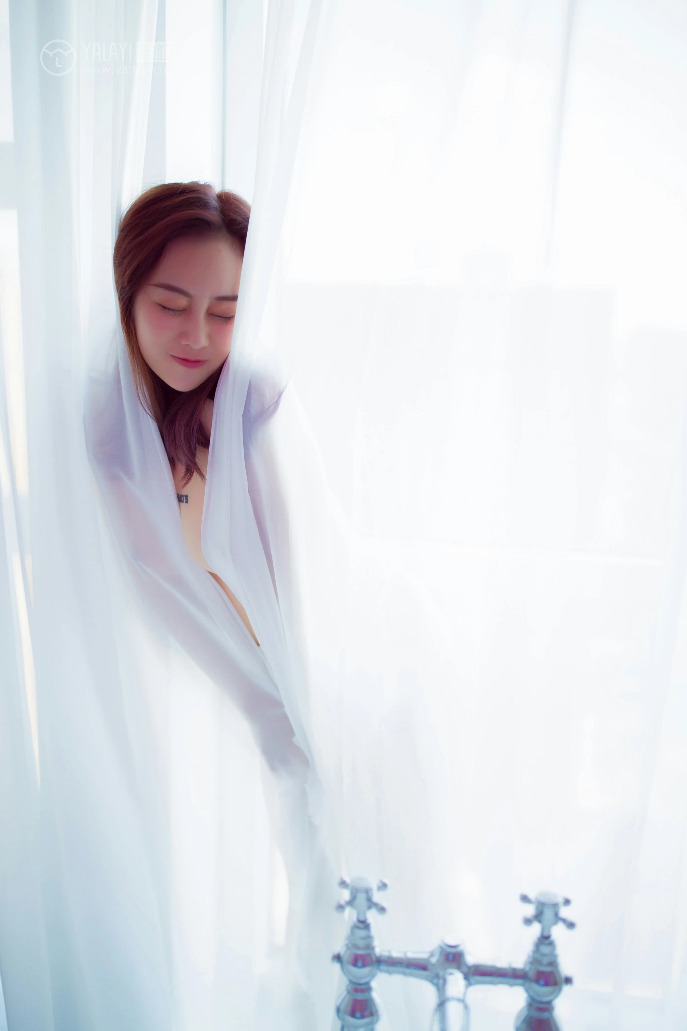 [YALAYI雅拉伊]NO.098 洁白的你 香香橙子 白色透视情趣女仆制服裙性感私房写真集第13张