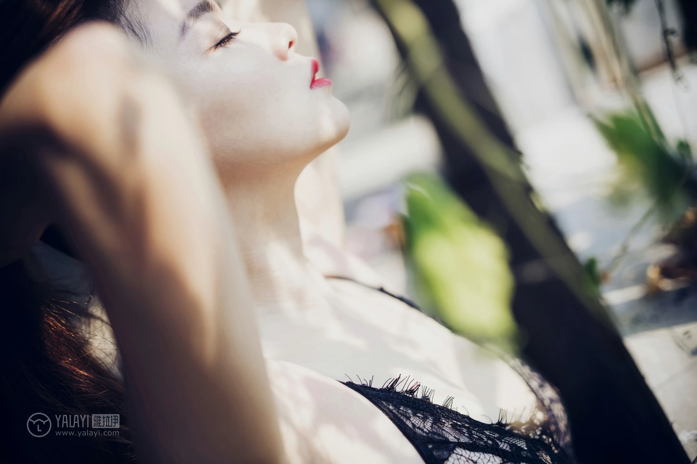 [YALAYI雅拉伊]NO.118 废墟之光 宁小祥 黑色透视连体蕾丝内衣性感私房写真集第4张