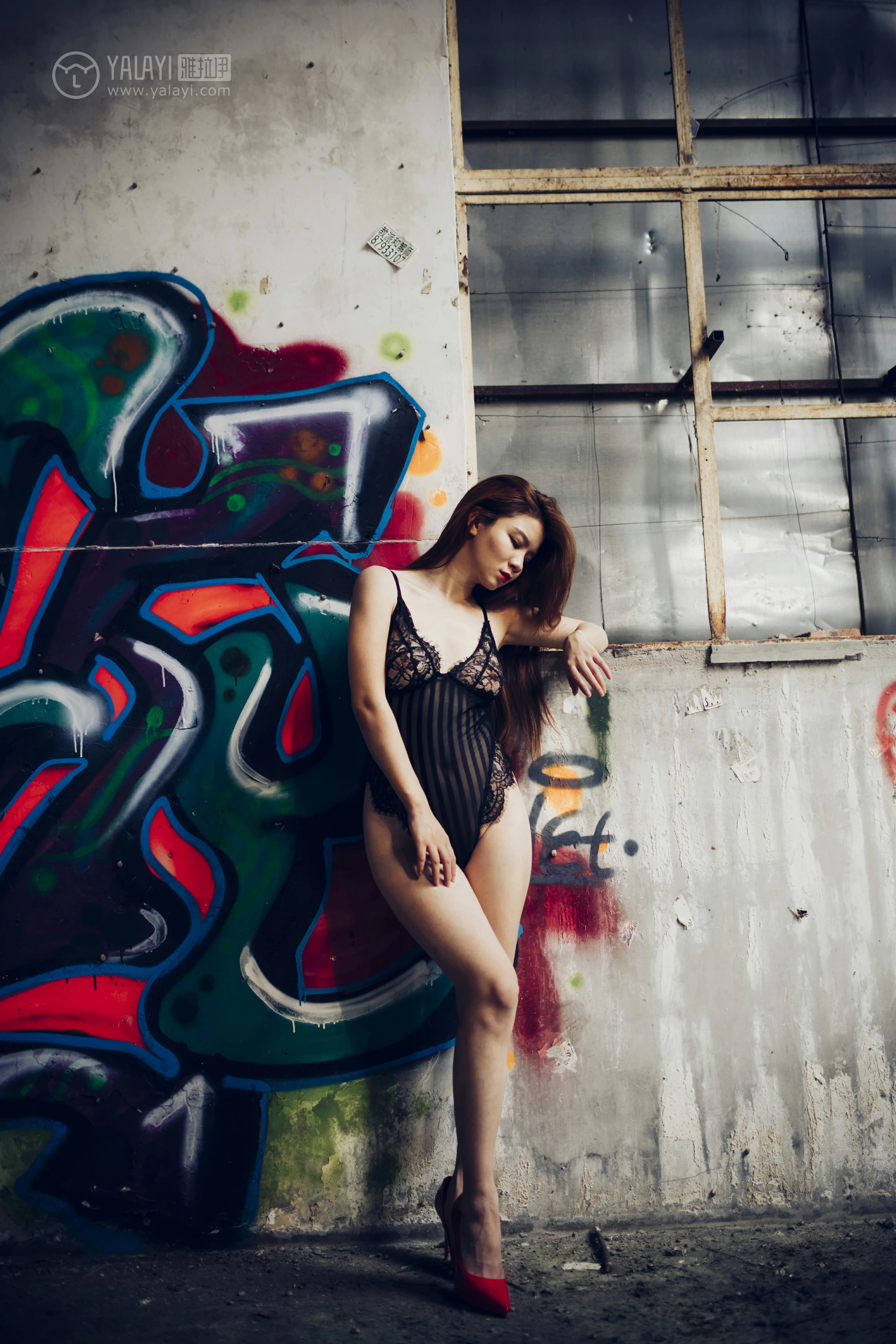 [YALAYI雅拉伊]NO.118 废墟之光 宁小祥 黑色透视连体蕾丝内衣性感私房写真集第14张