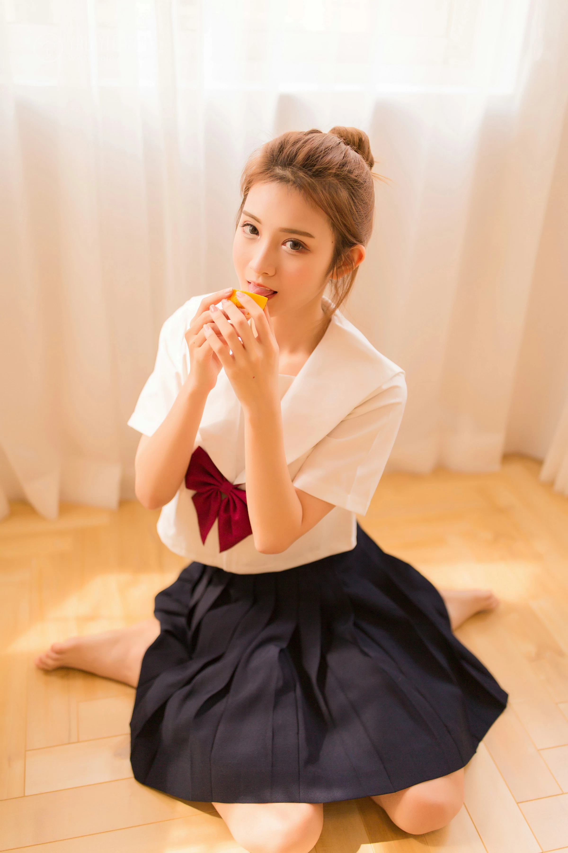 [YALAYI雅拉伊]NO.115 念念不忘 丸糯糯 高中女生制服与黑色短裙清纯私房写真集第9张