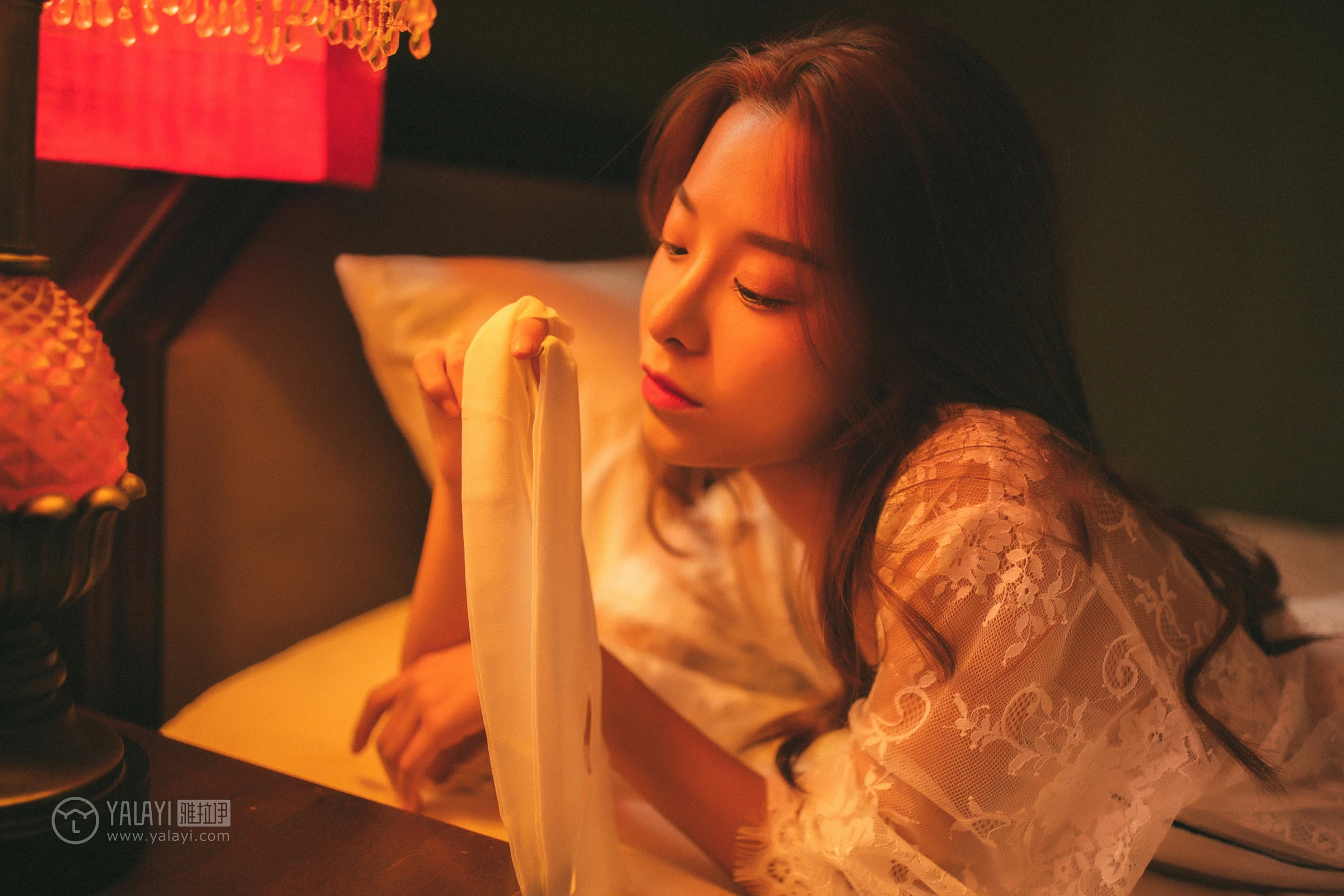 [YALAYI雅拉伊]NO.116 我在等你 倩微微 透视镂空睡衣加白色蕾丝情趣内衣性感私房写真集第8张