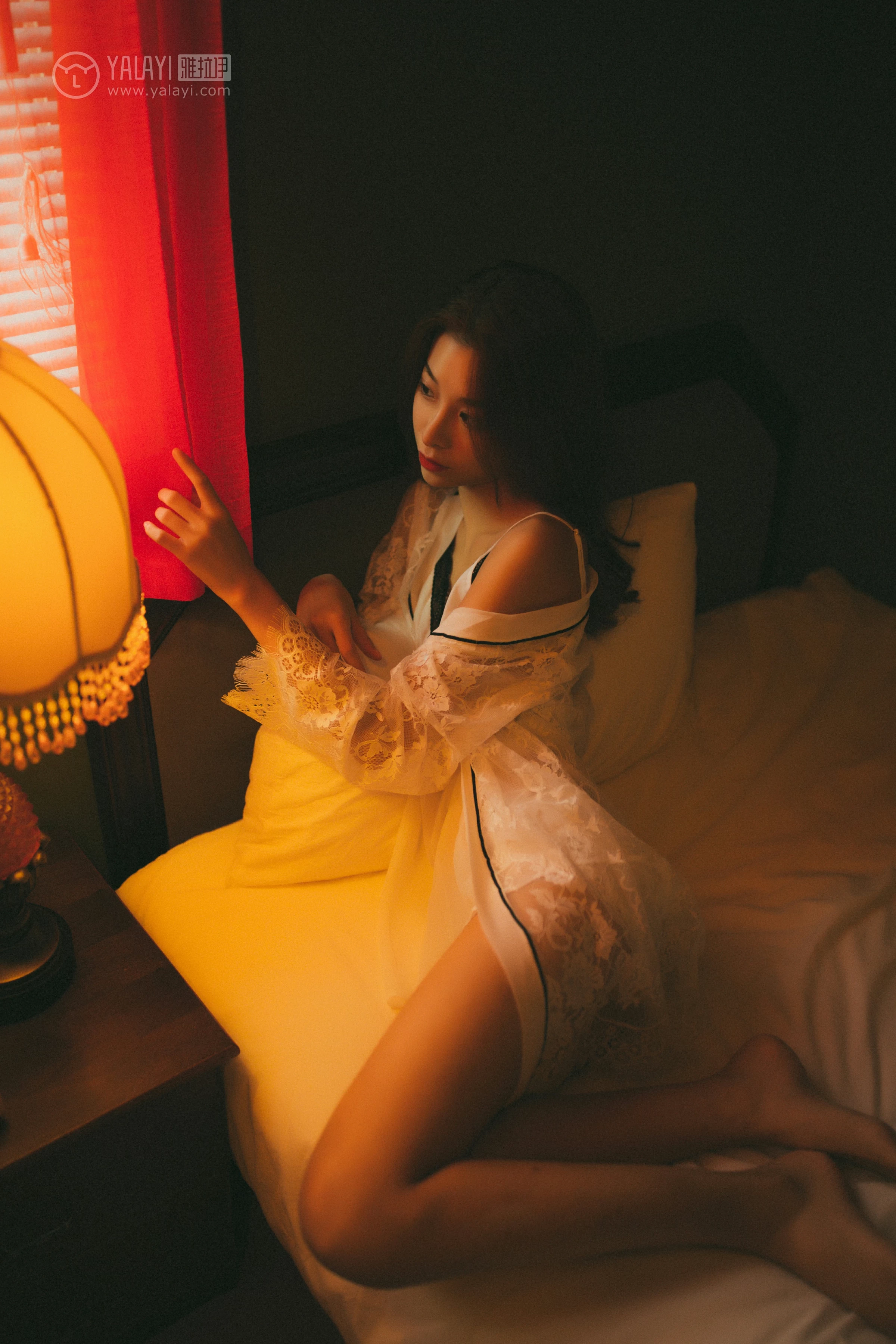 [YALAYI雅拉伊]NO.116 我在等你 倩微微 透视镂空睡衣加白色蕾丝情趣内衣性感私房写真集第12张