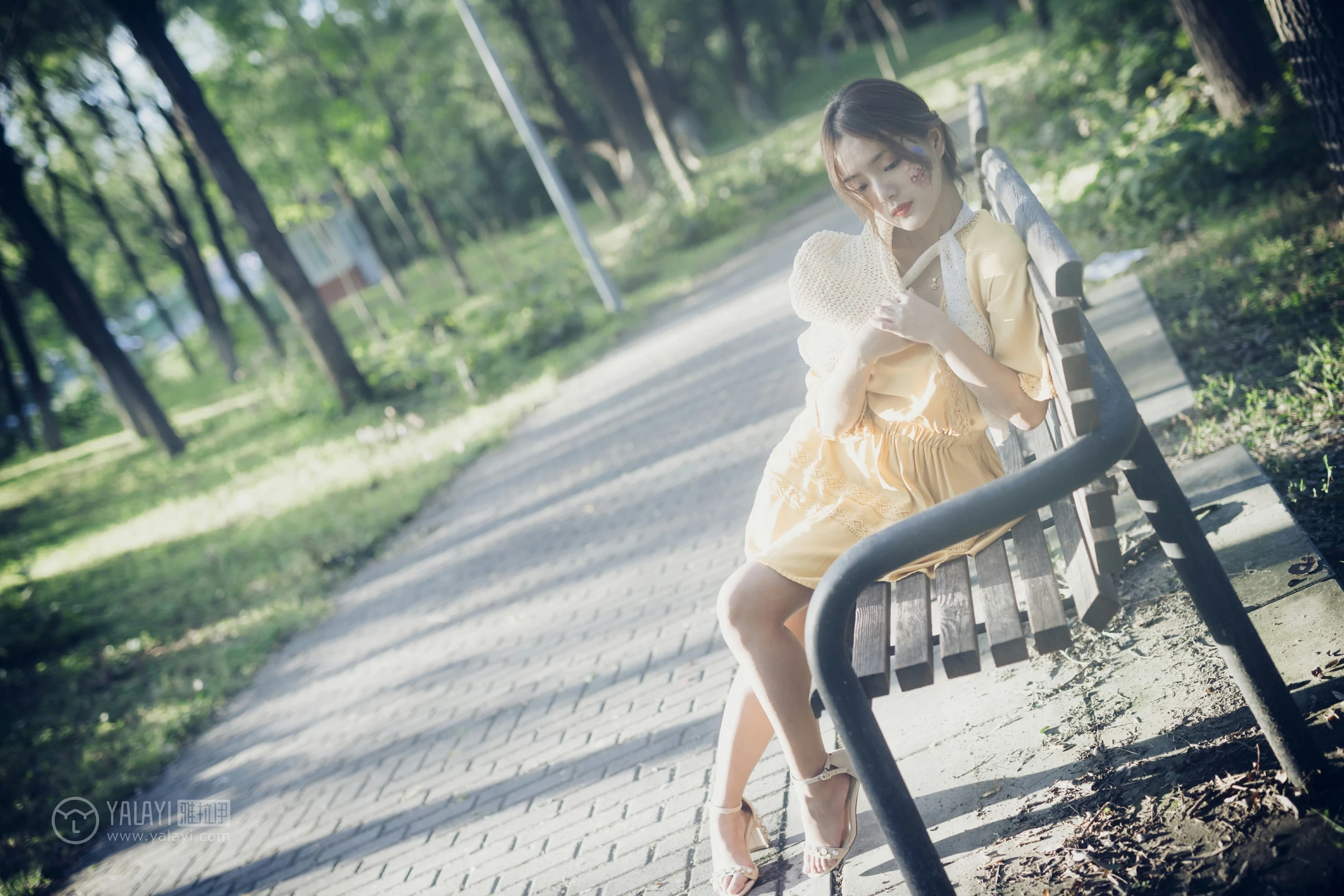 [YALAYI雅拉伊]NO.117 夏日小清新 白日梦 黄色蕾丝连衣裙清纯私房写真集第13张