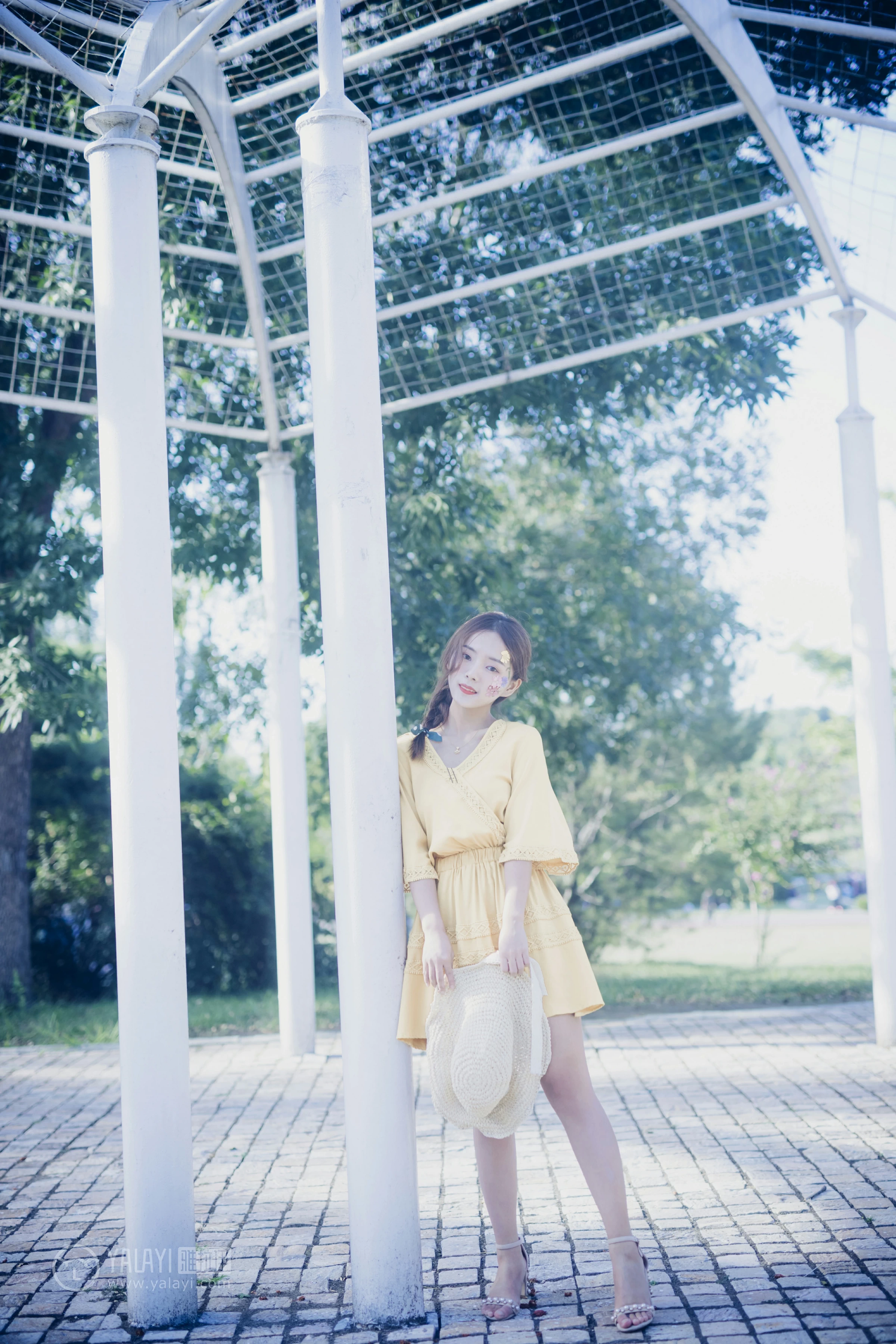 [YALAYI雅拉伊]NO.117 夏日小清新 白日梦 黄色蕾丝连衣裙清纯私房写真集第6张