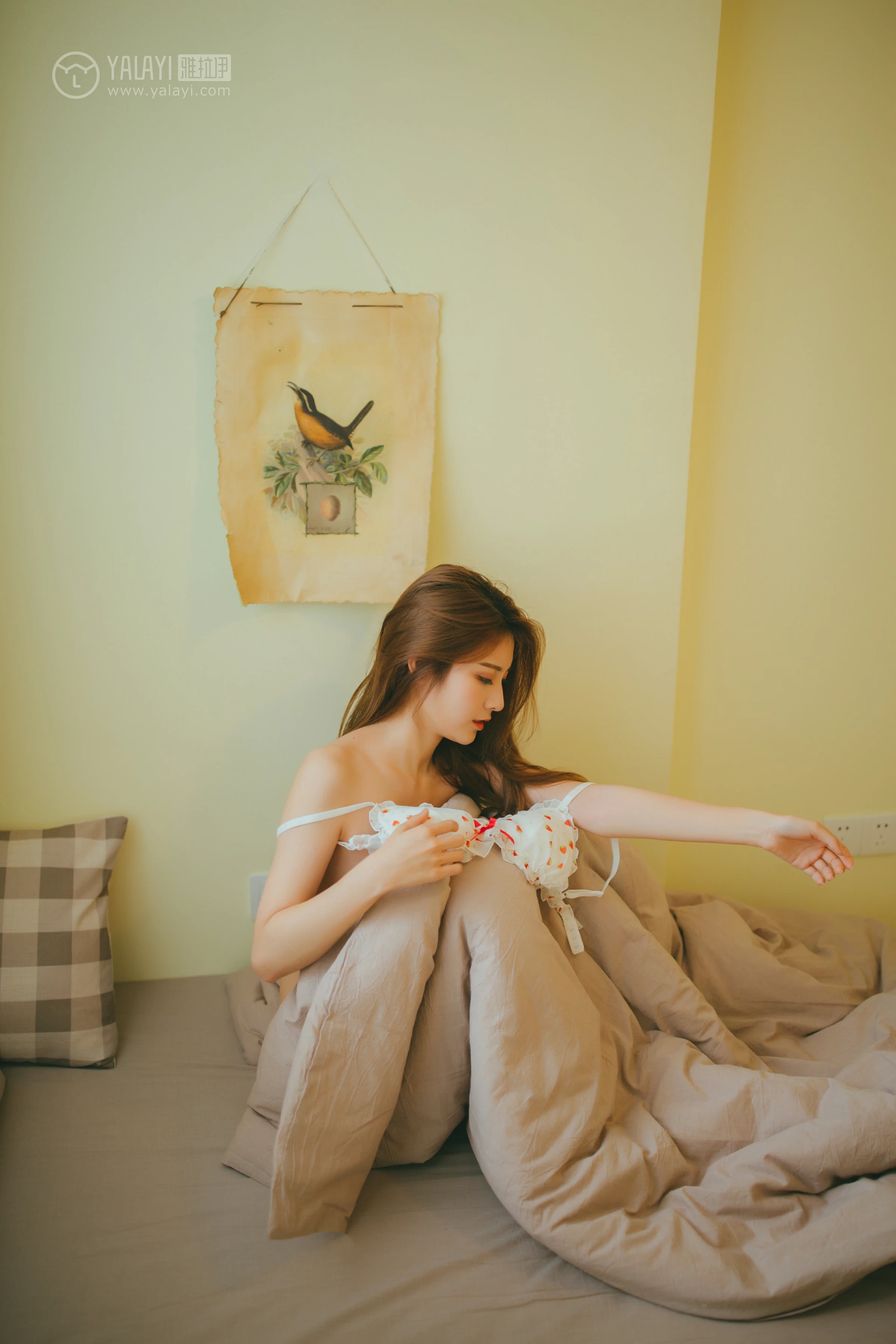 [YALAYI雅拉伊]NO.121 宅女 丸糯糯 白色情趣内衣与高中女生制服性感私房写真集第2张