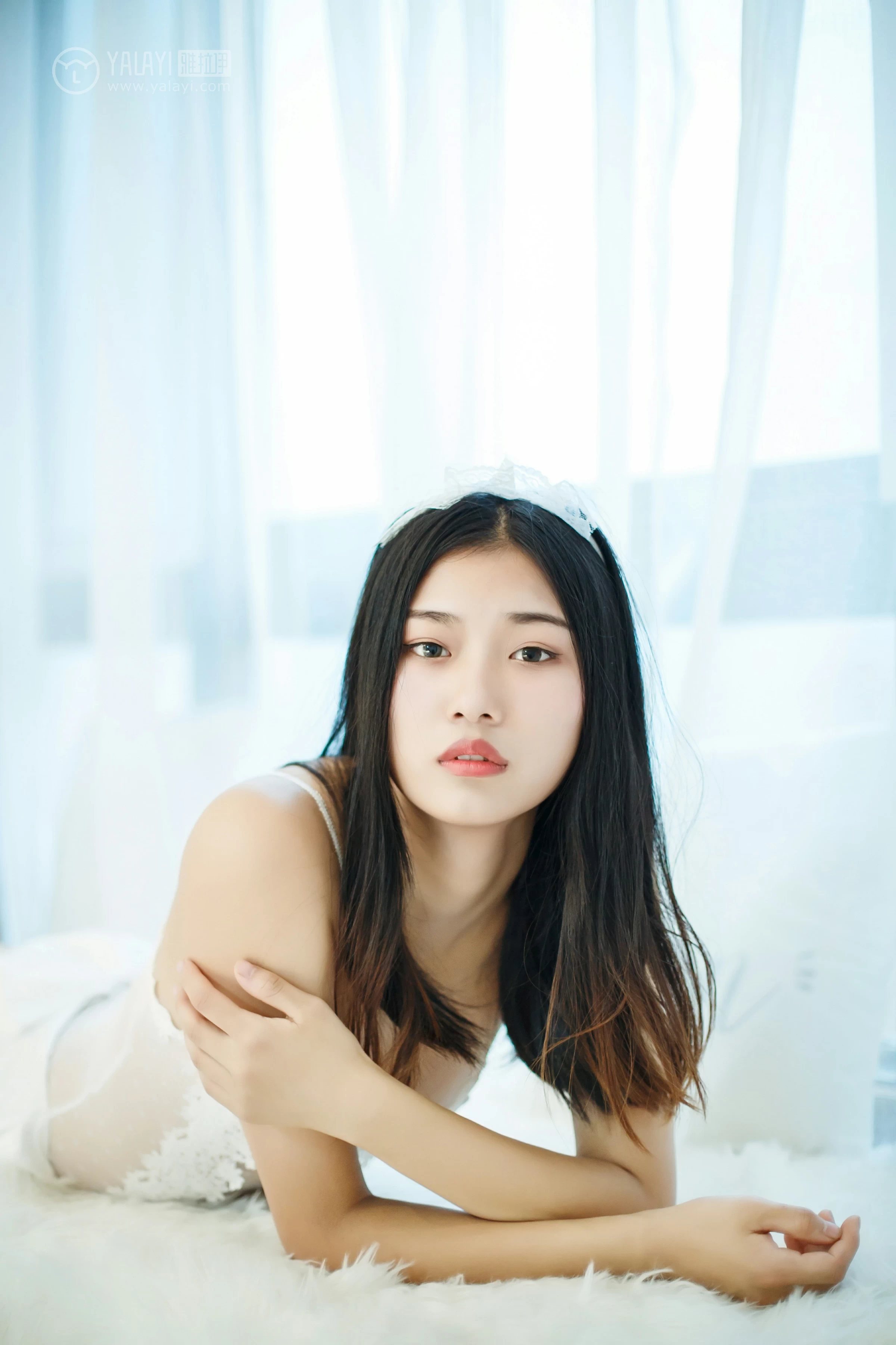 [YALAYI雅拉伊]NO.124 邻家小姐姐 和风 白色透视蕾丝内衣加情趣渔网袜性感私房写真集第9张
