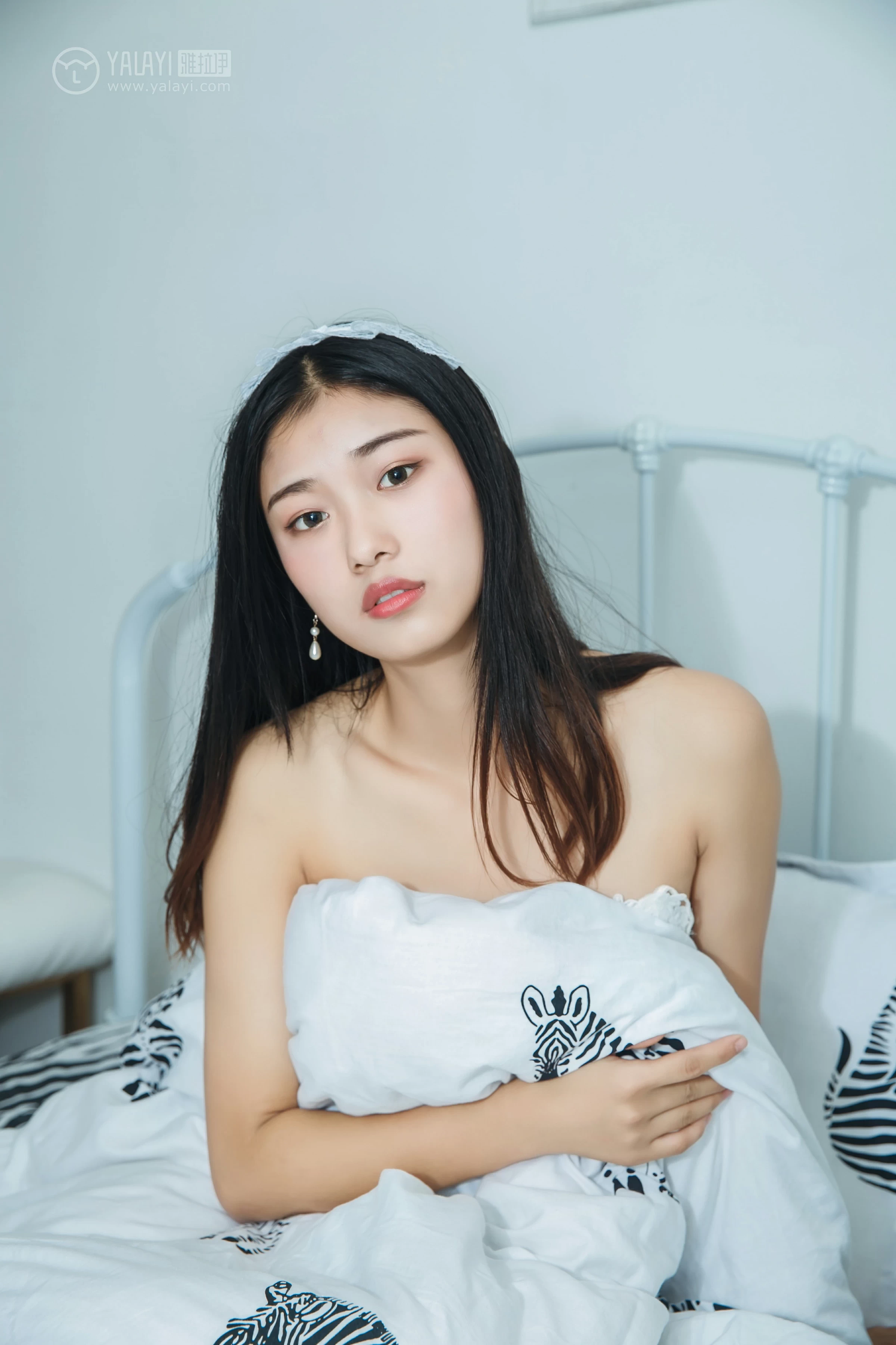 [YALAYI雅拉伊]NO.124 邻家小姐姐 和风 白色透视蕾丝内衣加情趣渔网袜性感私房写真集第14张