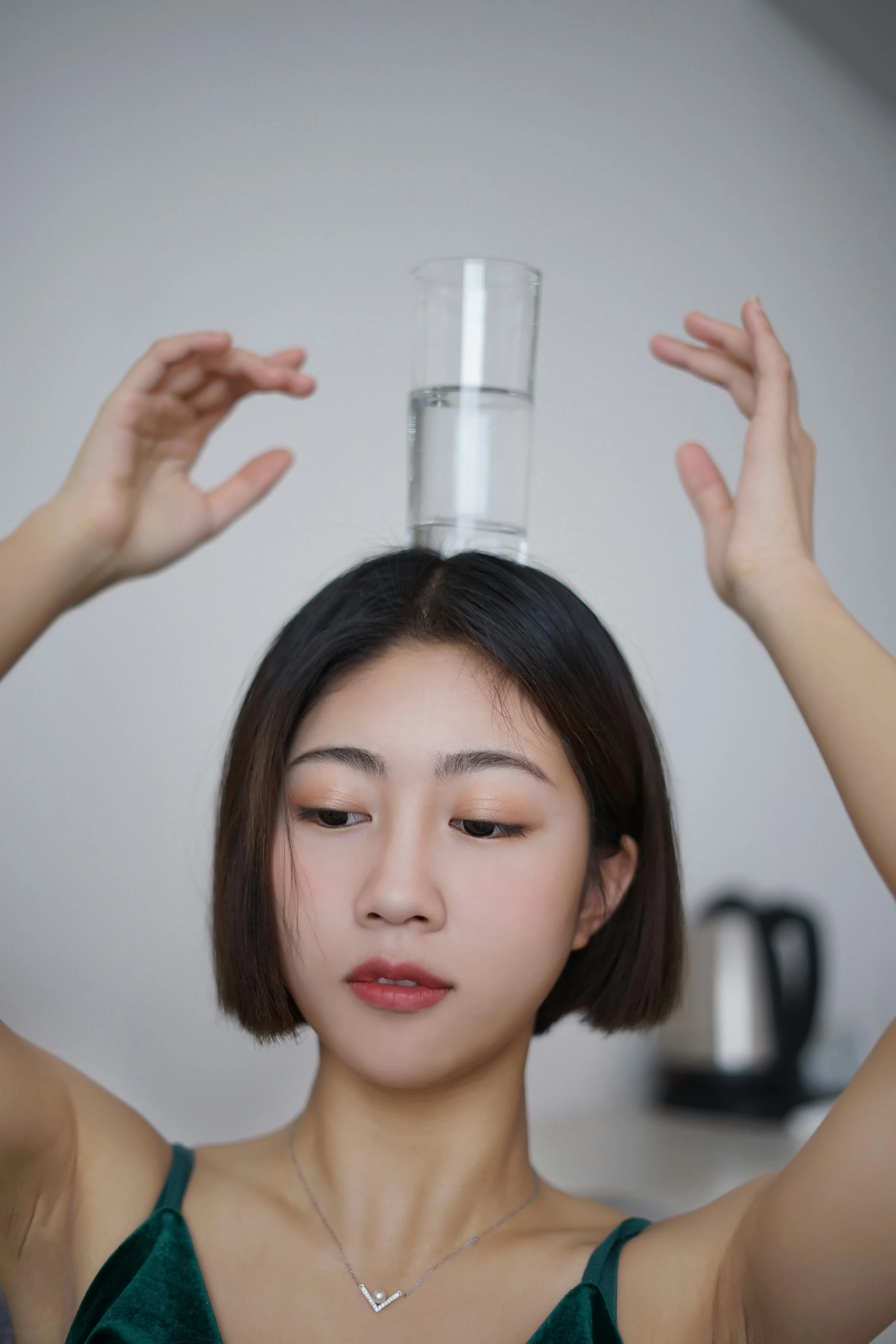 [YALAYI雅拉伊]NO.126 舞寂 肖萧 吊带睡衣加蕾丝内衣性感私房写真集第6张