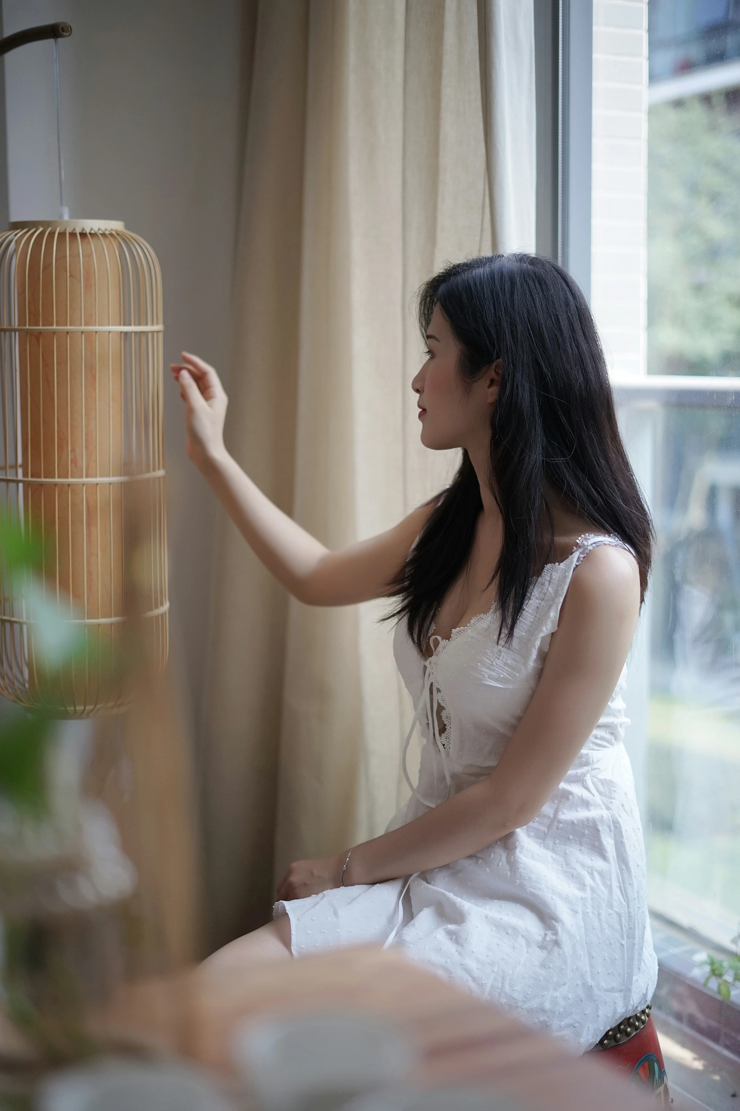 [YALAYI雅拉伊]NO.127 壹日 塔塔 白色吊带睡衣加蕾丝内衣性感私房写真集第2张