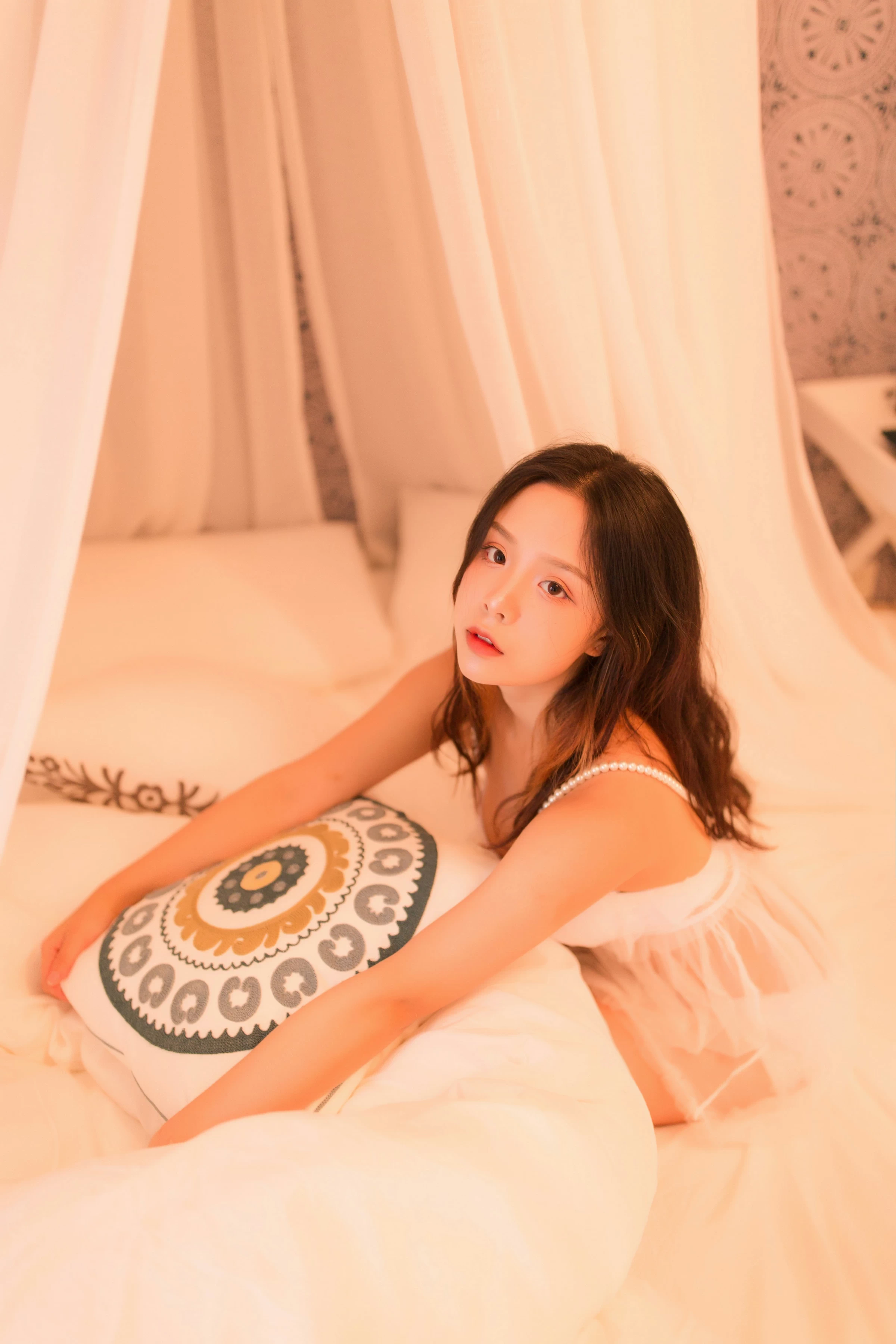 [YALAYI雅拉伊]NO.129 异域风情少女 小小兔 白色透视情趣内衣加安全短裤性感私房写真集第9张