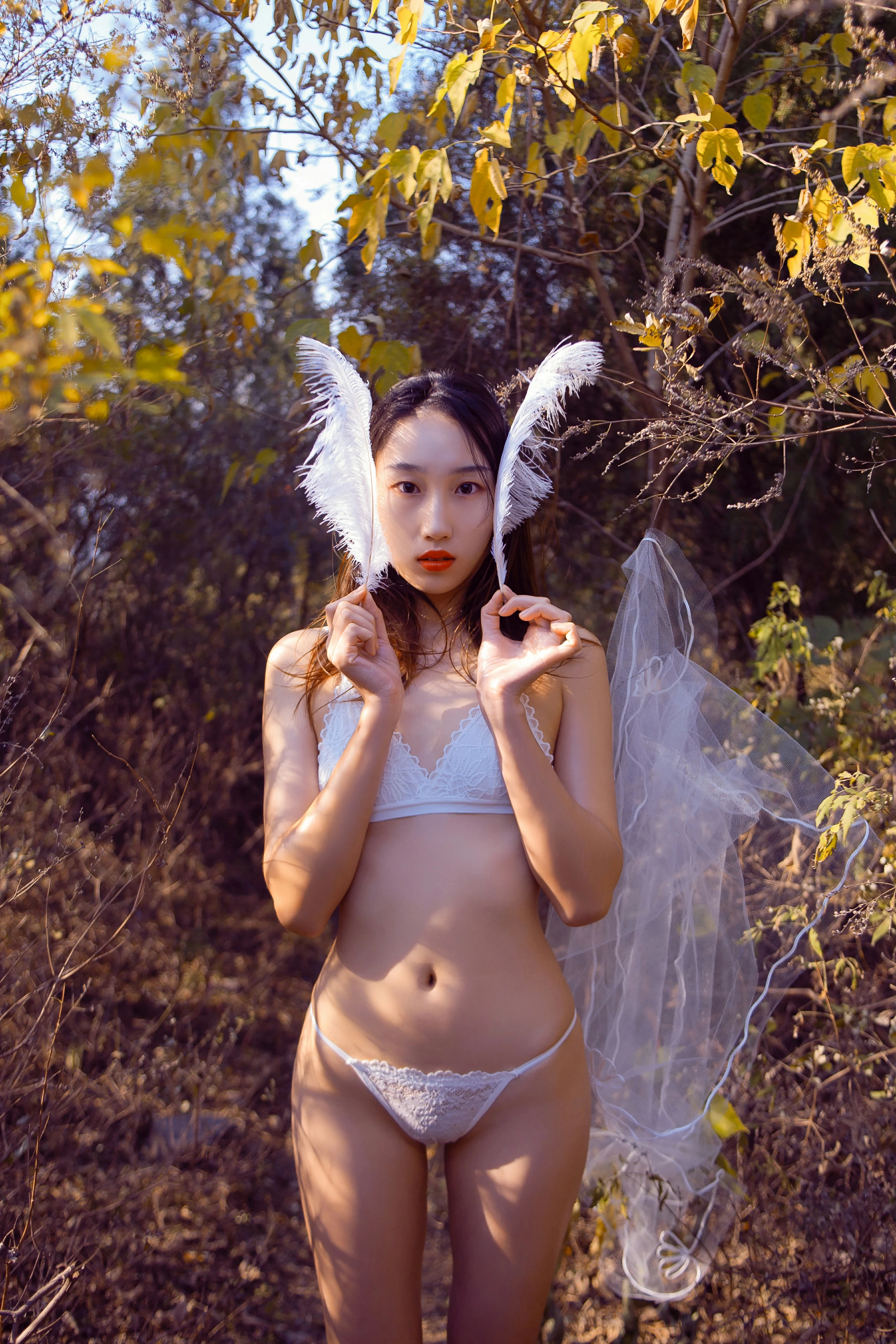 [YALAYI雅拉伊]NO.133 深山原野 熏儿 白色蕾丝内衣性感私房写真集第3张