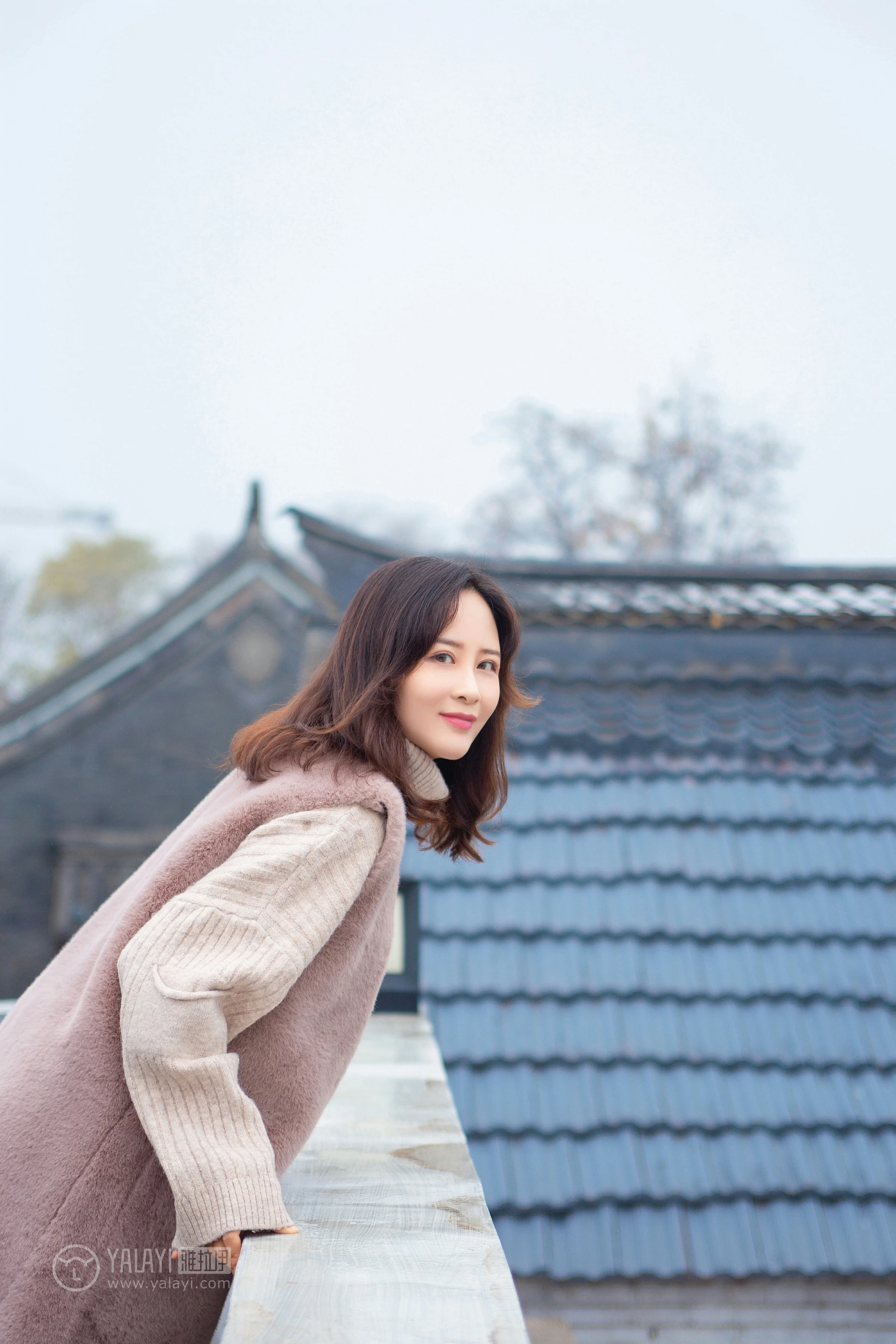 [YALAYI雅拉伊]NO.151 旅行日记 毛毛 米色毛衣加休闲长裤私房写真集第6张