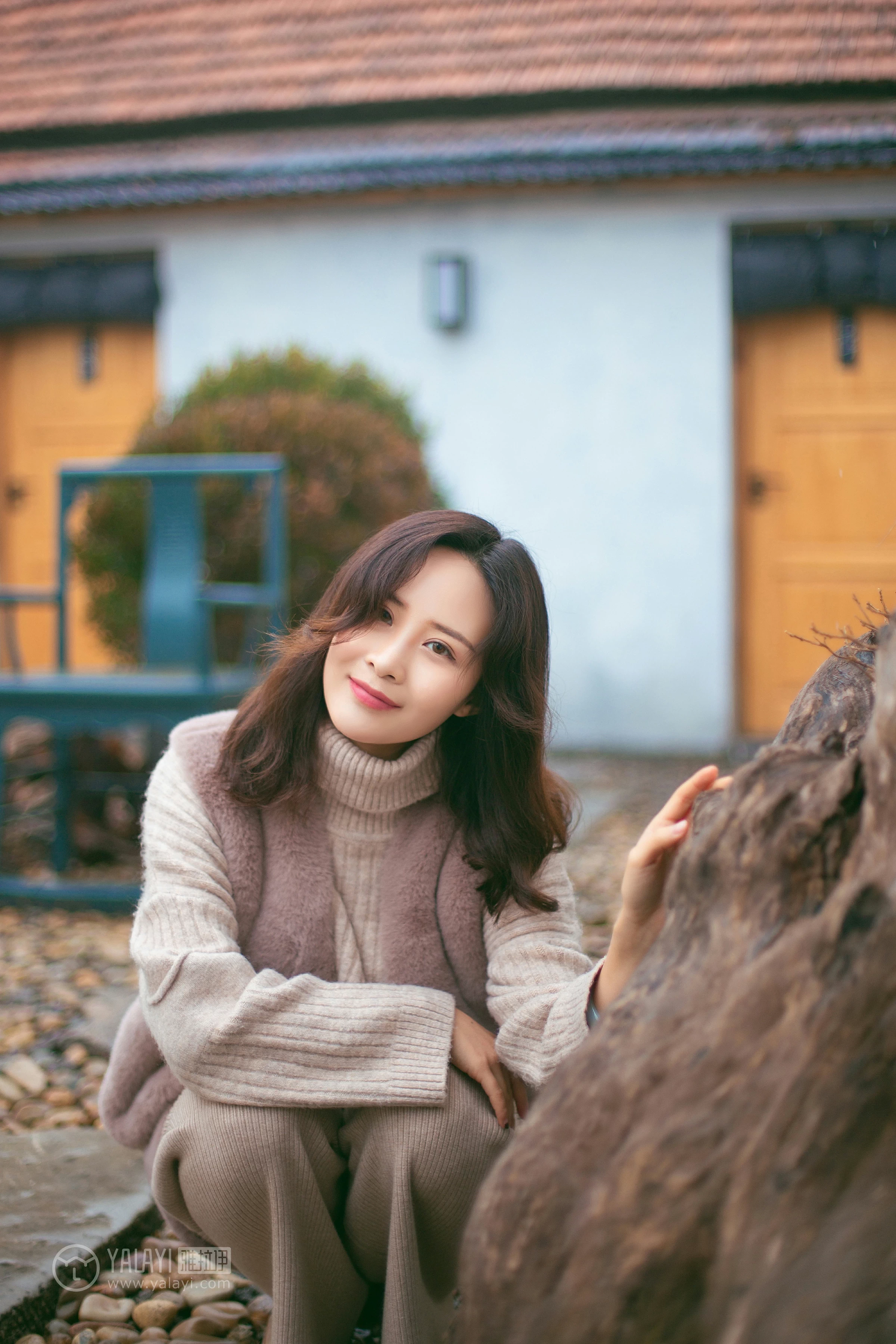 [YALAYI雅拉伊]NO.151 旅行日记 毛毛 米色毛衣加休闲长裤私房写真集第13张