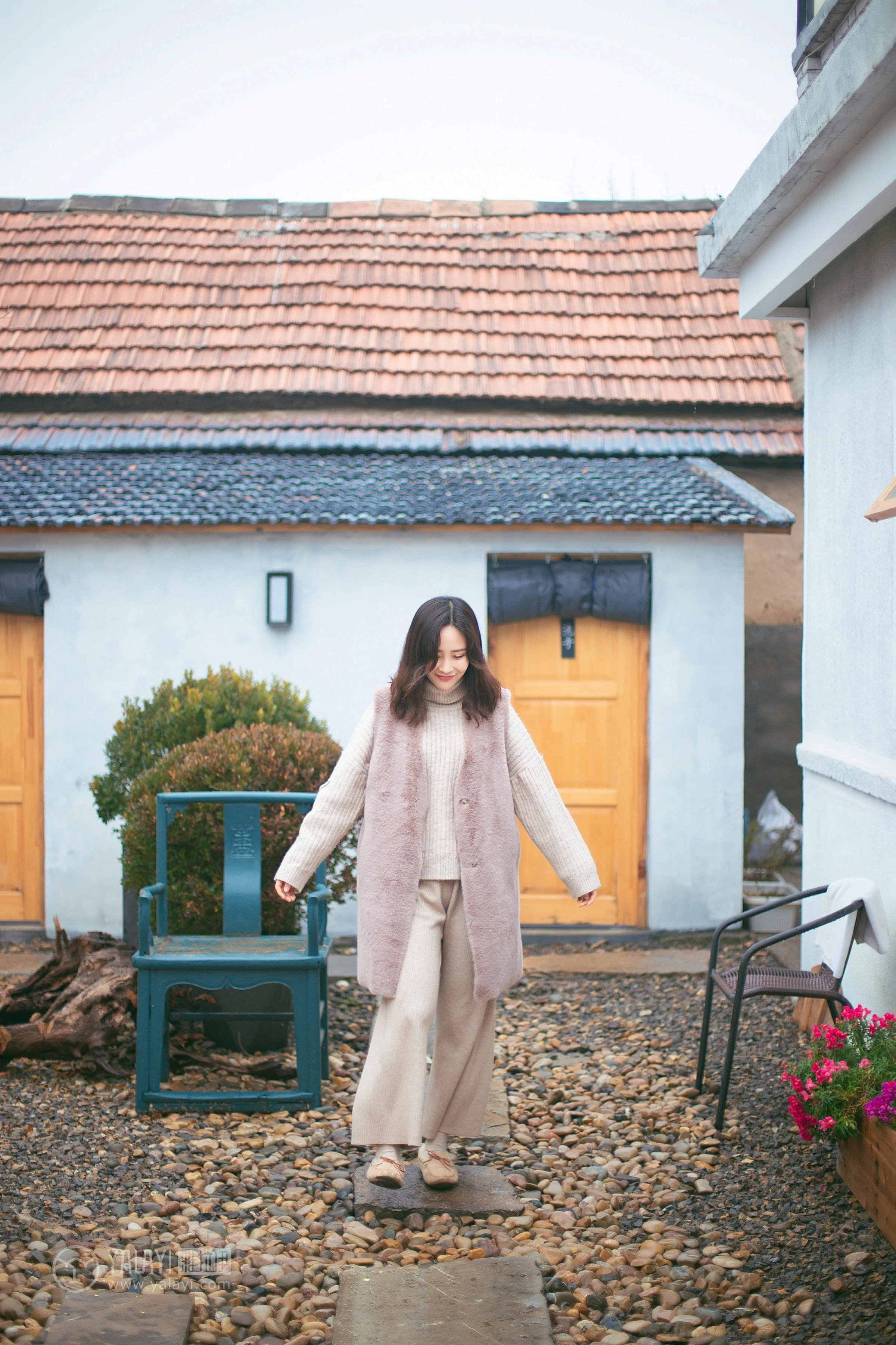 [YALAYI雅拉伊]NO.151 旅行日记 毛毛 米色毛衣加休闲长裤私房写真集第14张