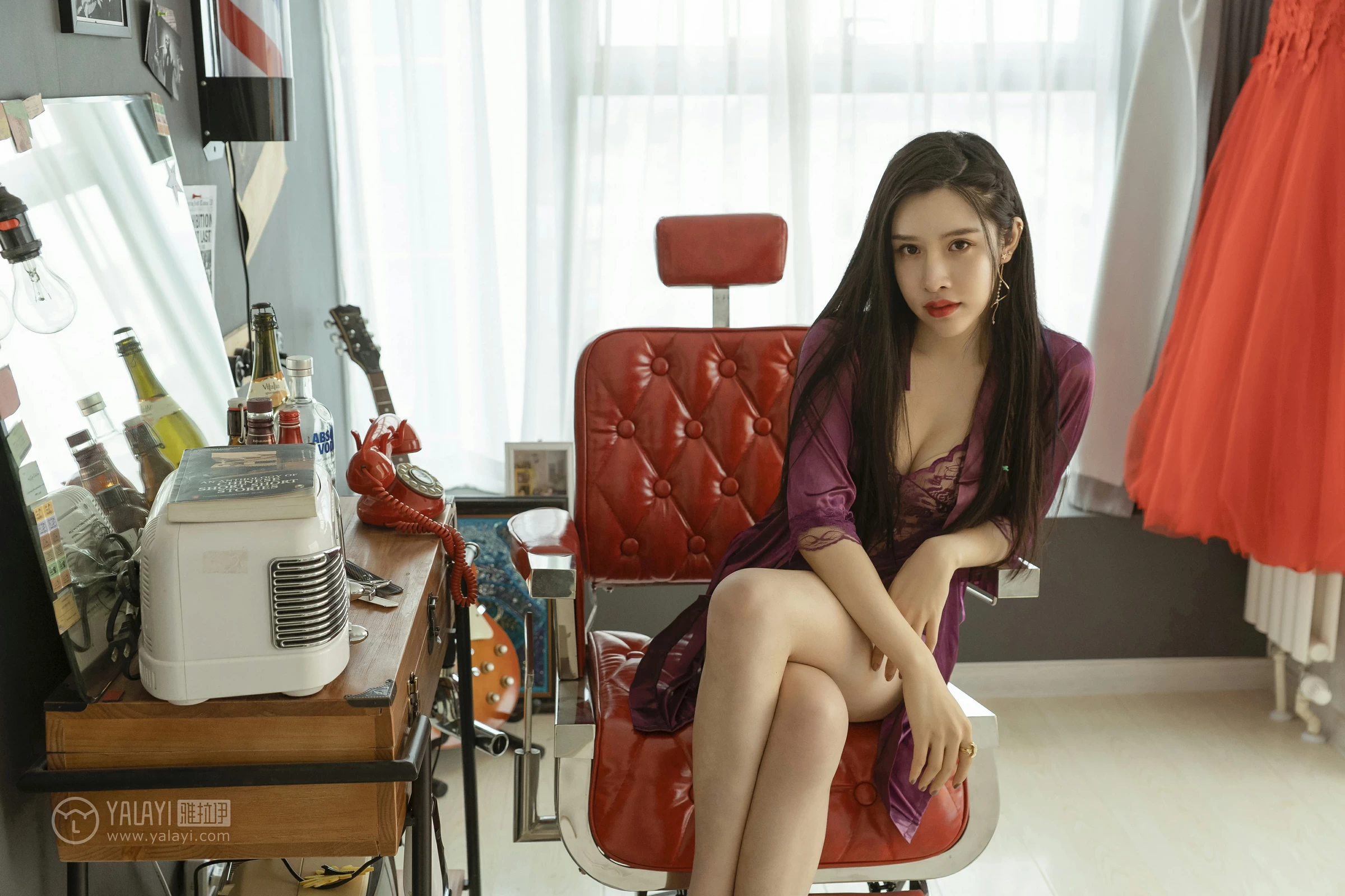 [YALAYI雅拉伊]NO.153 长腿女郎 颖莹 紫色真丝睡衣加透视蕾丝情趣内衣性感私房写真集第1张