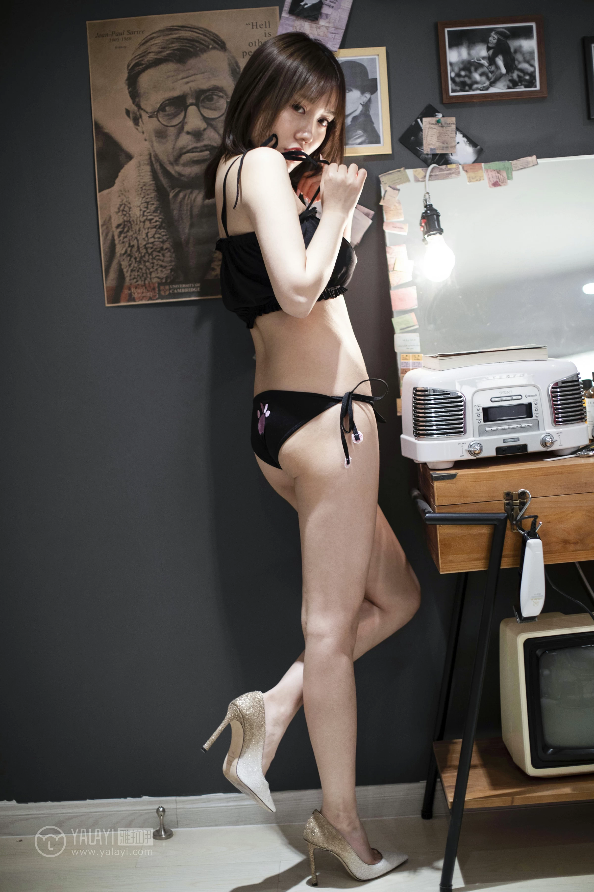 [YALAYI雅拉伊]NO.146 喵女郎 陈奕菲 黑色情趣制服内衣性感私房写真集第14张