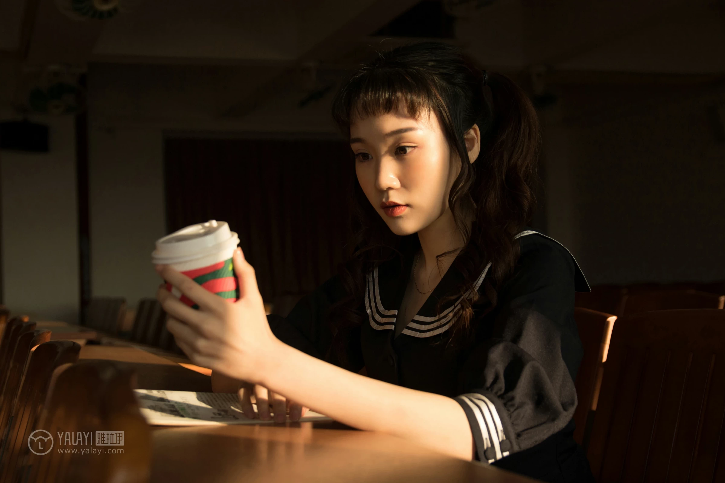 [YALAYI雅拉伊]NO.147 等 奥莉 黑色高中女生制服裙清纯可爱私房写真集第12张