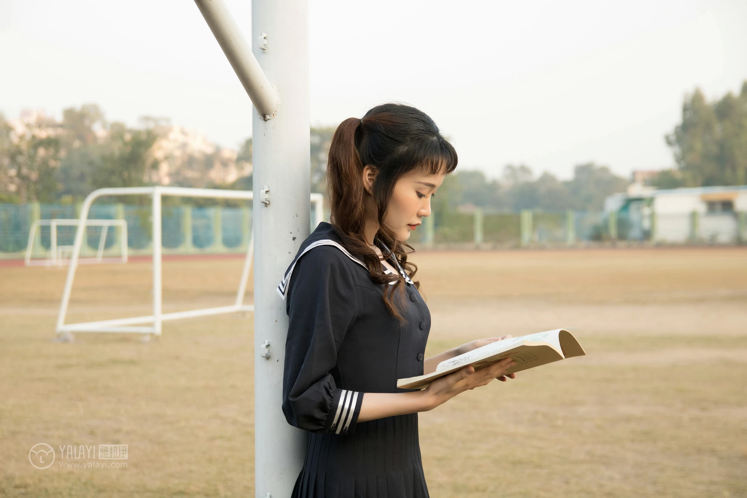 [YALAYI雅拉伊]NO.147 等 奥莉 黑色高中女生制服裙清纯可爱私房写真集第14张